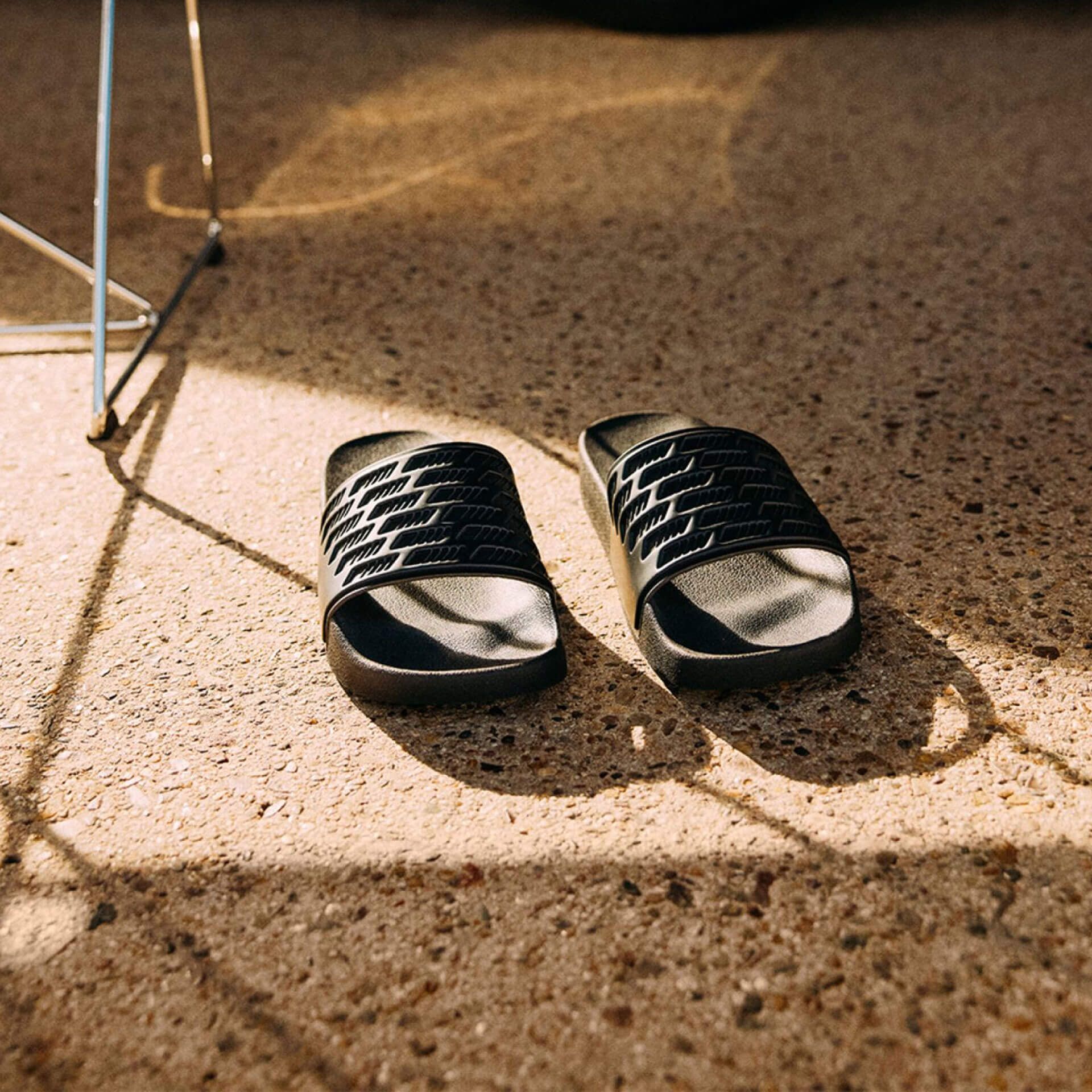 B67960023_mercedes-benz_amg_badelatschen_rosier-onlineshop2 B67960023_mercedes-benz_amg_badelatschen_rosier-onlineshop2