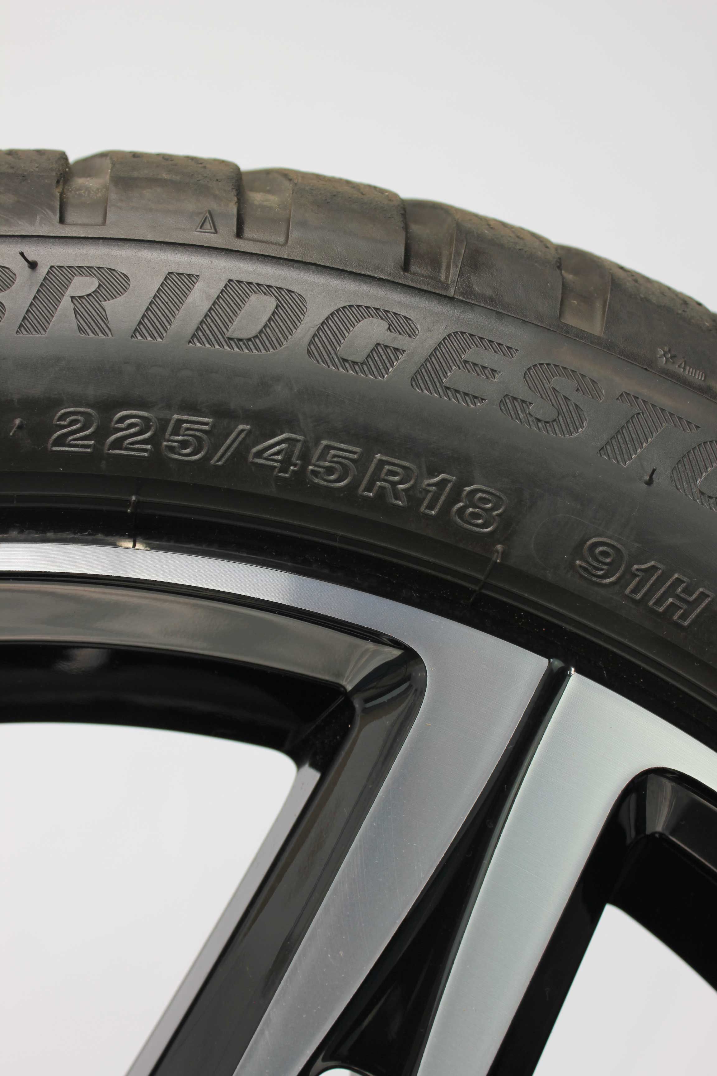 Winterkomplettradsatz-Mercedes-Benz-A-Klasse-A177-Alufelge-18Zoll-A1774010700-Winterreifen-Bridgestone-BlizzakLM001MO-225-45-R18-91H-4