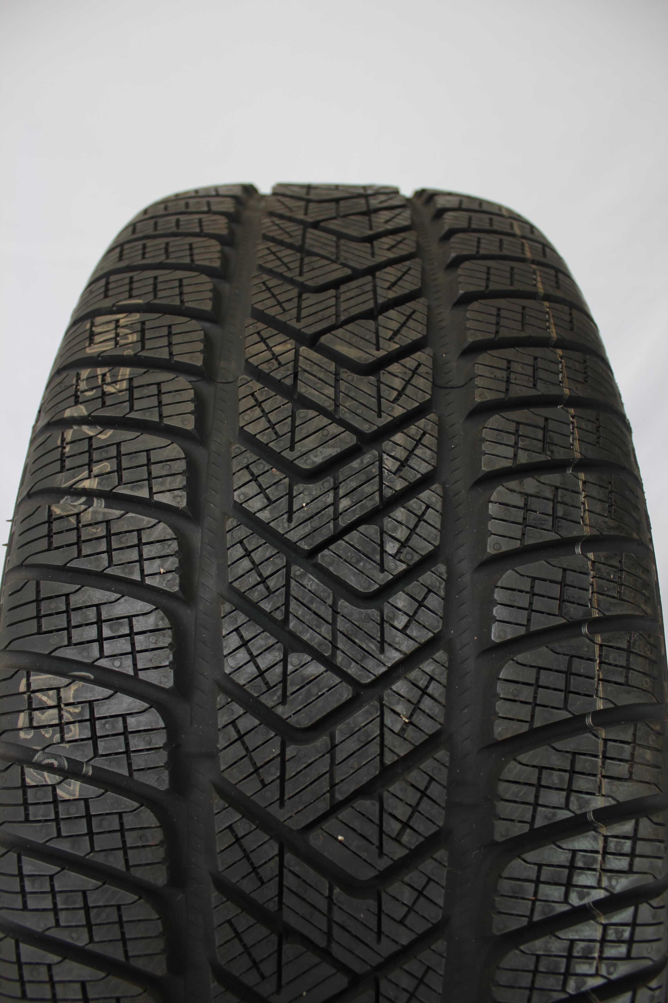 Winterkomplettradsatz-Mercedes-Benz-GLE-Alufelge-19Zoll-A1674012100-Winterreifen-Pirelli-ScorpionWinter-255-50-R19-107V-6