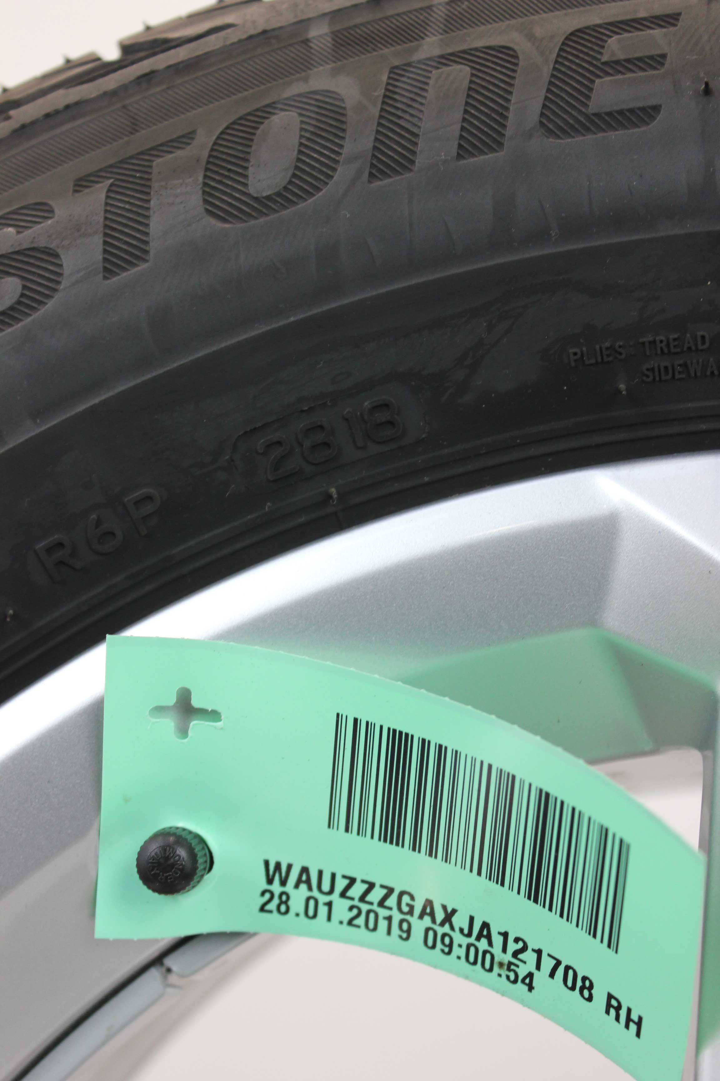 Sommerkomplettradsatz-Audi-81A-Q2-Alufelge-16Zoll-81A601025-Sommerreifen-Bridgestone-TuranzaT001-215-60-R16-95V-8 Sommerkomplettradsatz-Audi-81A-Q2-Alufelge-16Zoll-81A601025-Sommerreifen-Bridgestone-TuranzaT001-215-60-R16-95V-8