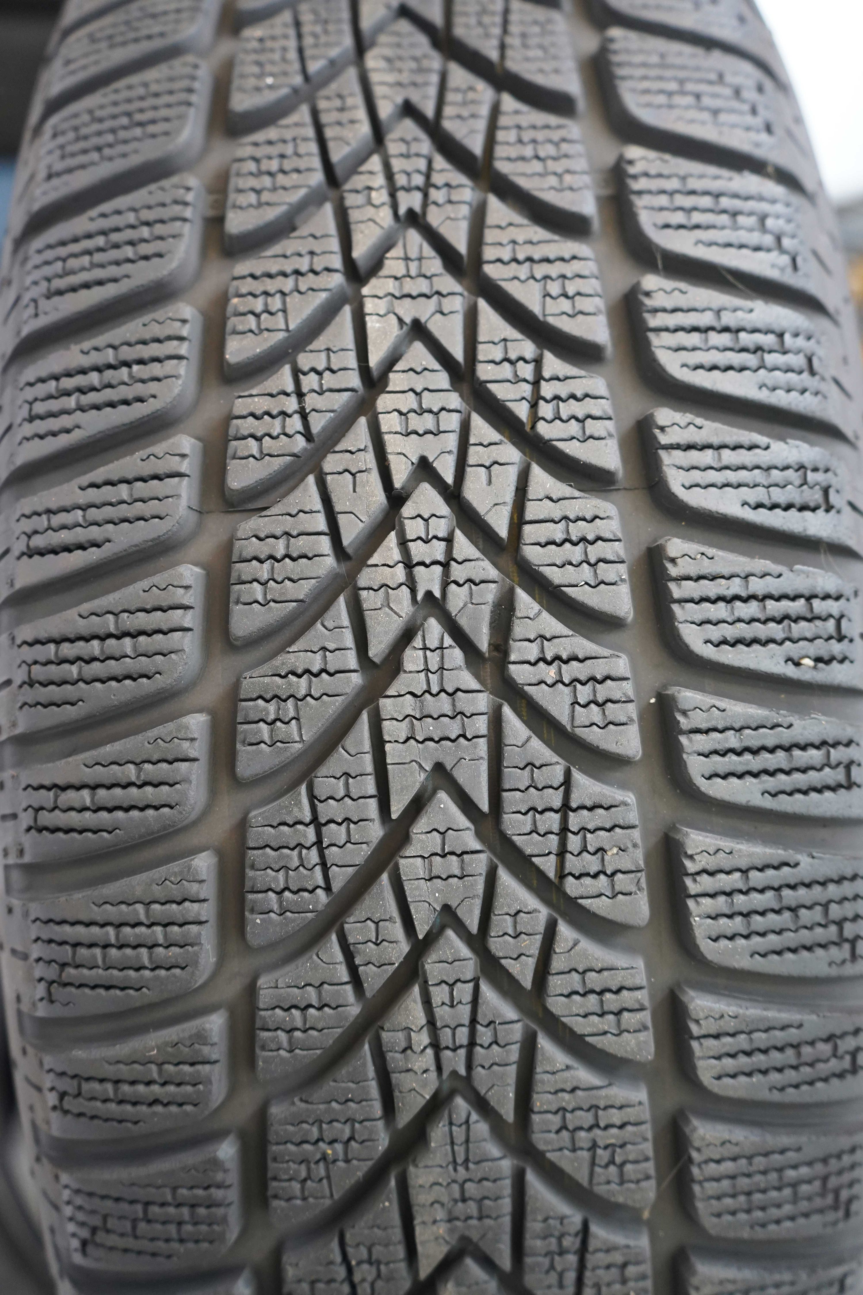Winterkomplettradsatz-gebraucht-Mercedes-Benz-A156-GLA-A1564011900-10