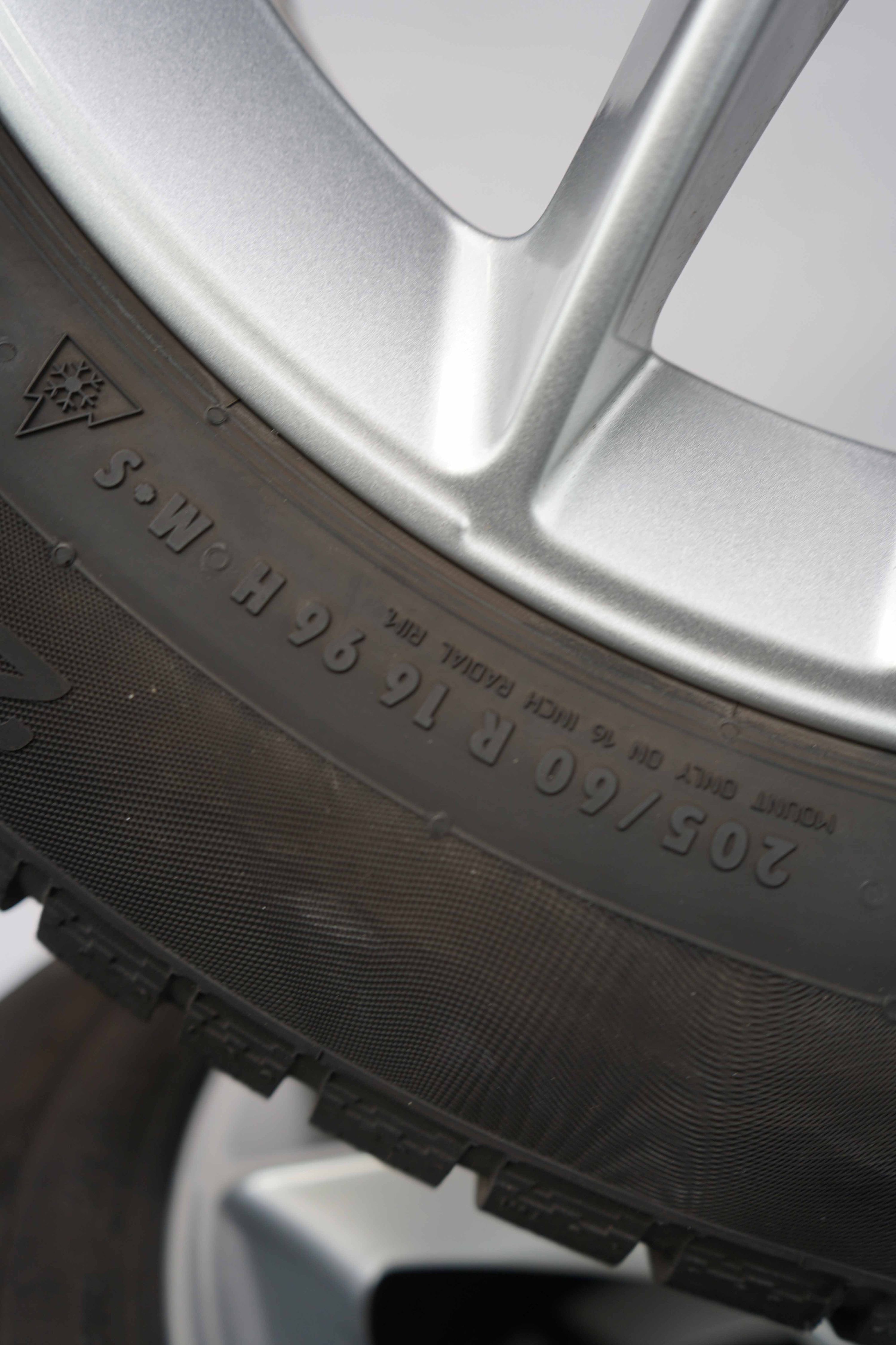 Winterkomplettradsatz-Mercedes-Benz-gebraucht-A177-A-Klasse-W247-B-Klasse-C118-X118-CLA-A1774010100-Continental-2