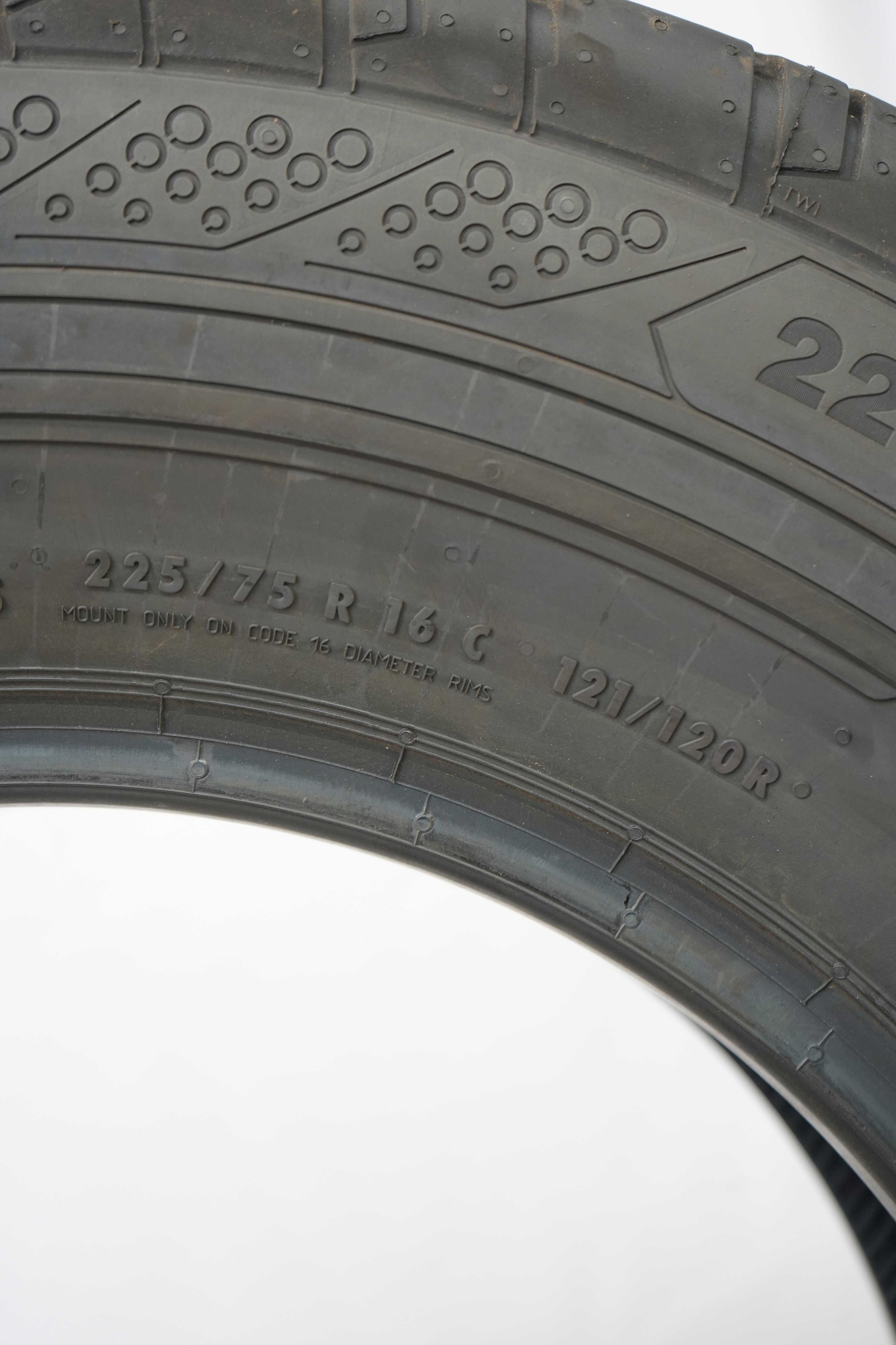 Sommerreifen-Continental-ContiVanContact200-225-75-R16C-121-120R-3_(2)