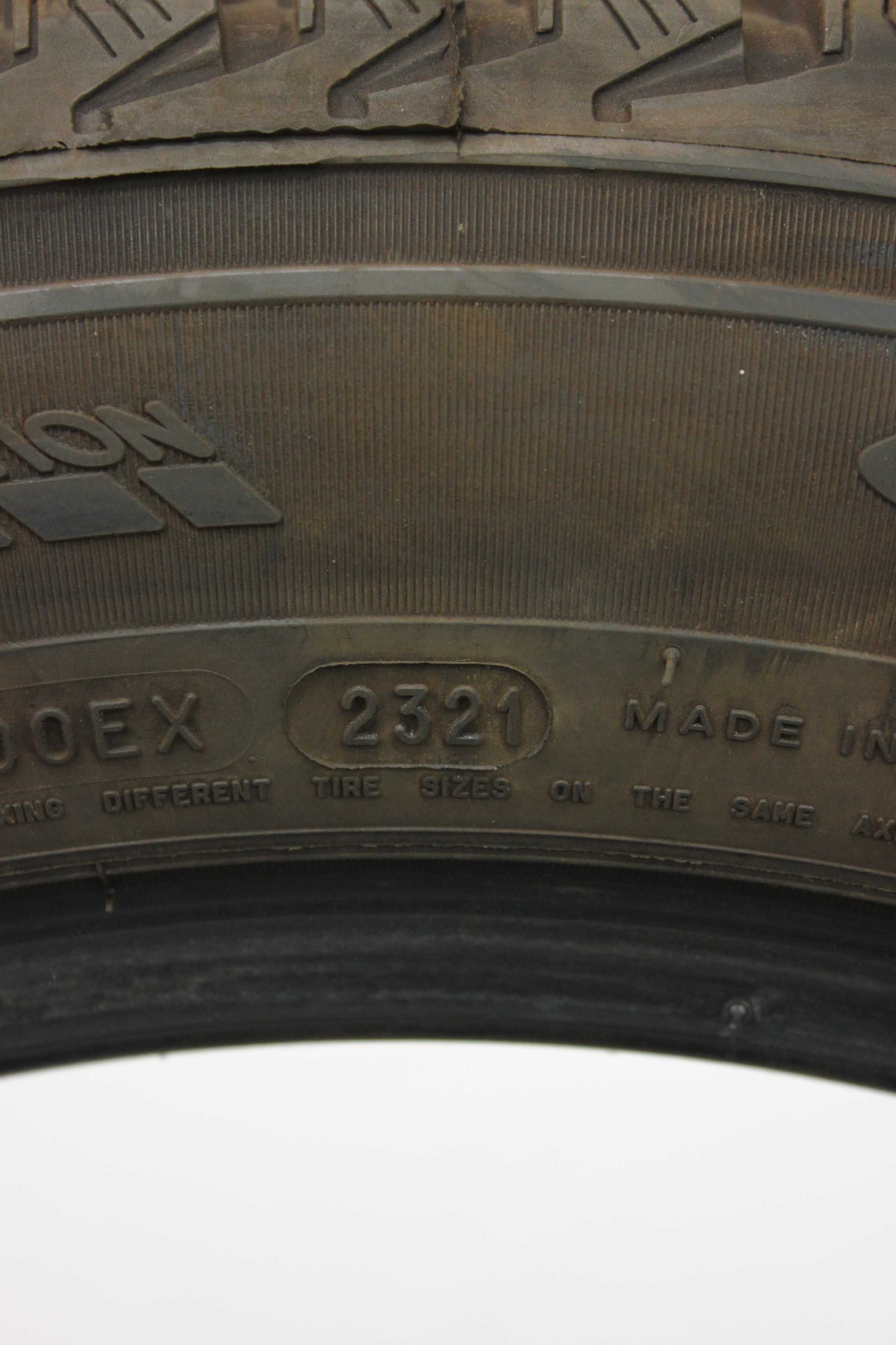 Winterreifen-Michelin-LatitudeAlpinLA2-255-50-R19-107V-XL-4_(2)