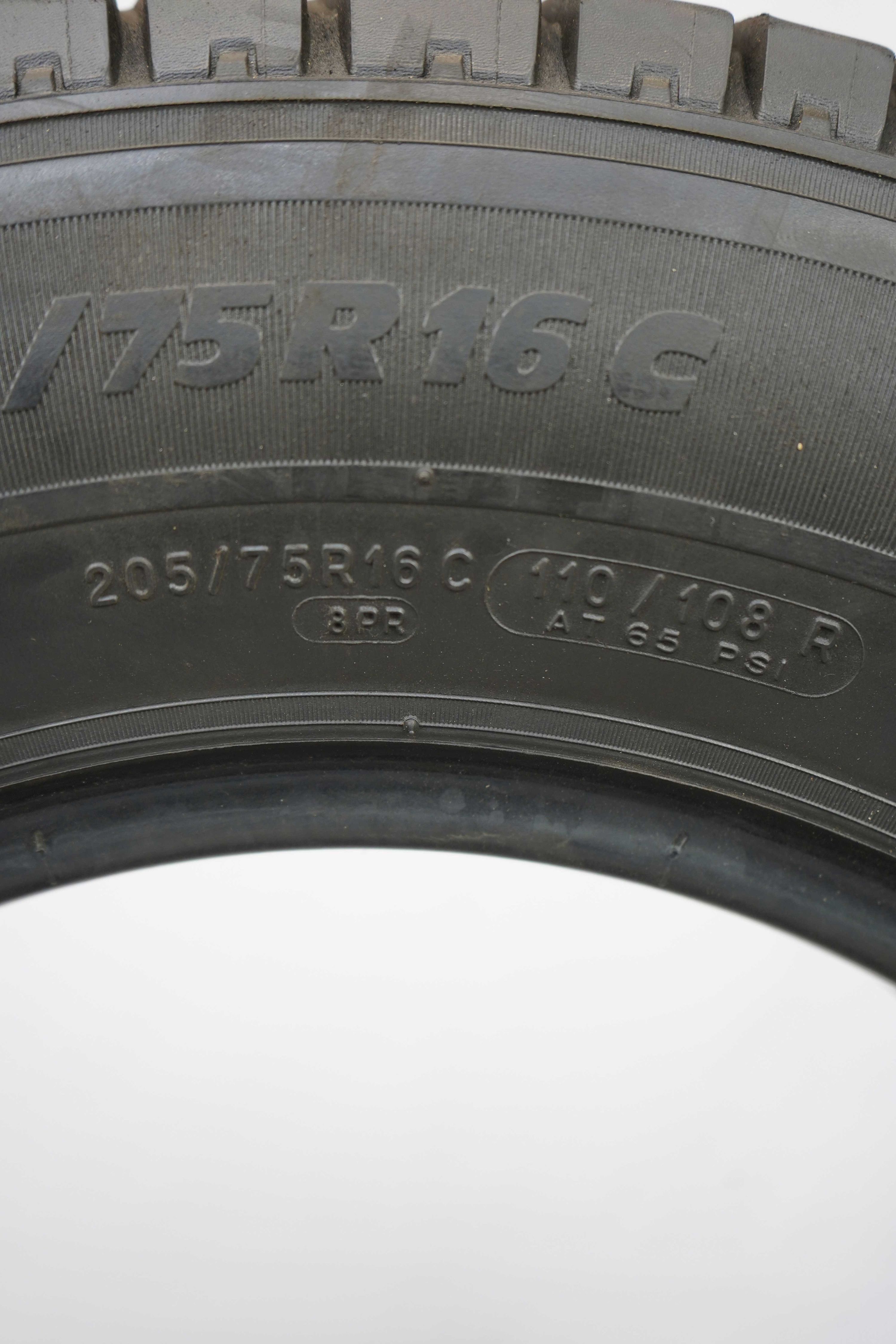 Sommerreifen-Michelin-Agilis-205-75-R16C-110-108R-3 Sommerreifen-Michelin-Agilis-205-75-R16C-110-108R-3