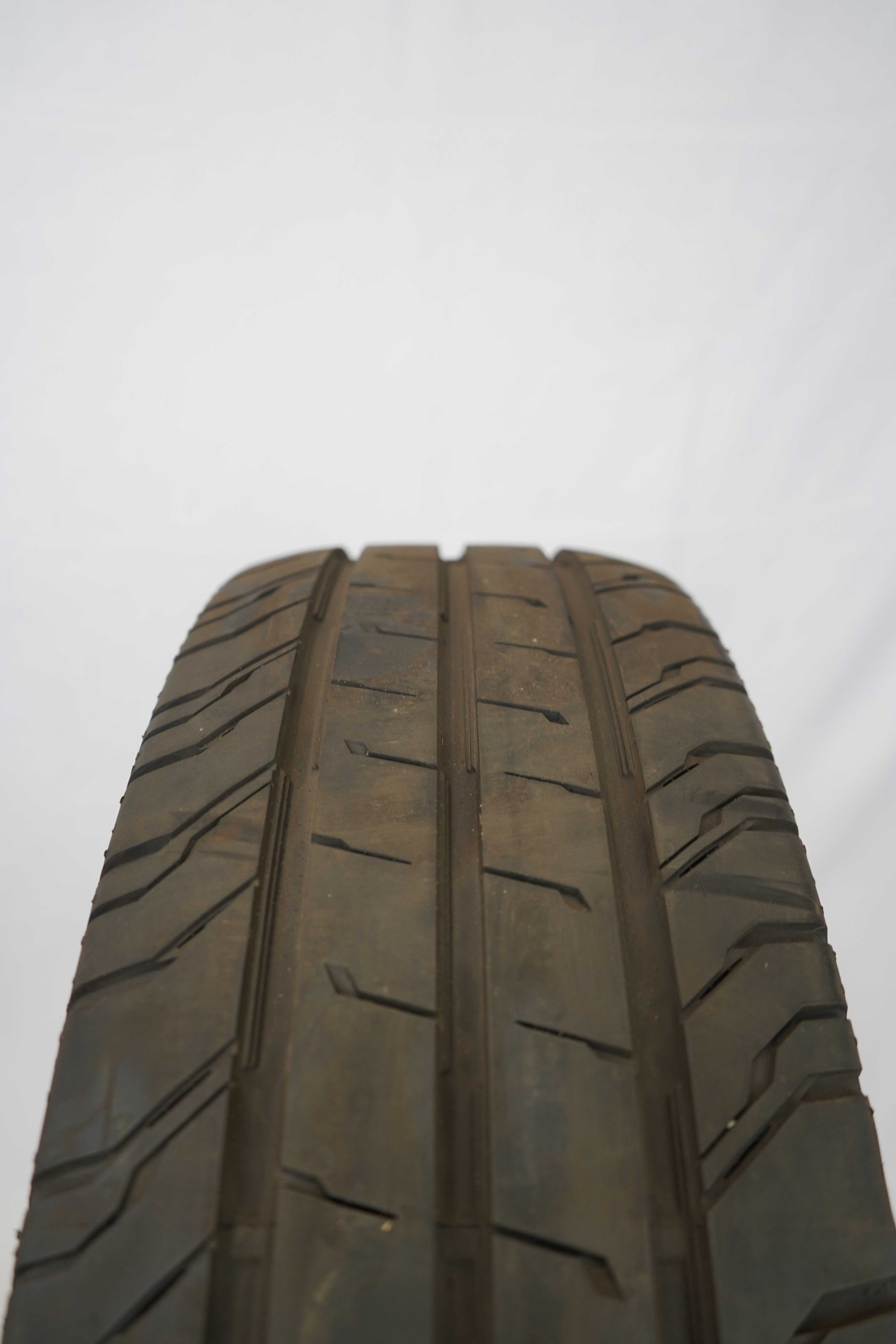 Sommerreifen-Continental-ContiVanContact200-225-75-R16C-121-120R-5_(1)
