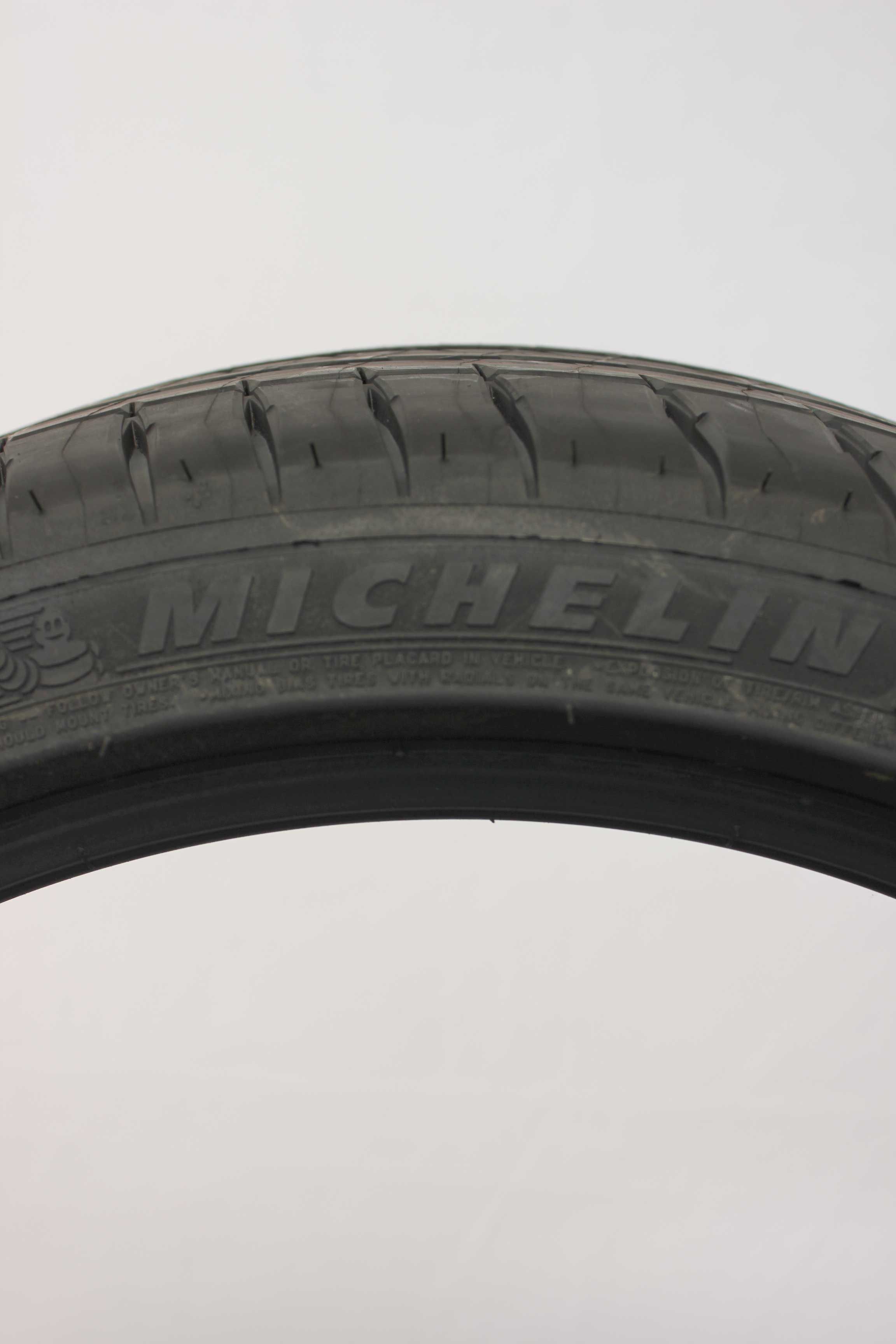 Sommerreifen-Michelin-PilotSport4-225-40-R19-93Y-XL-1_(1)