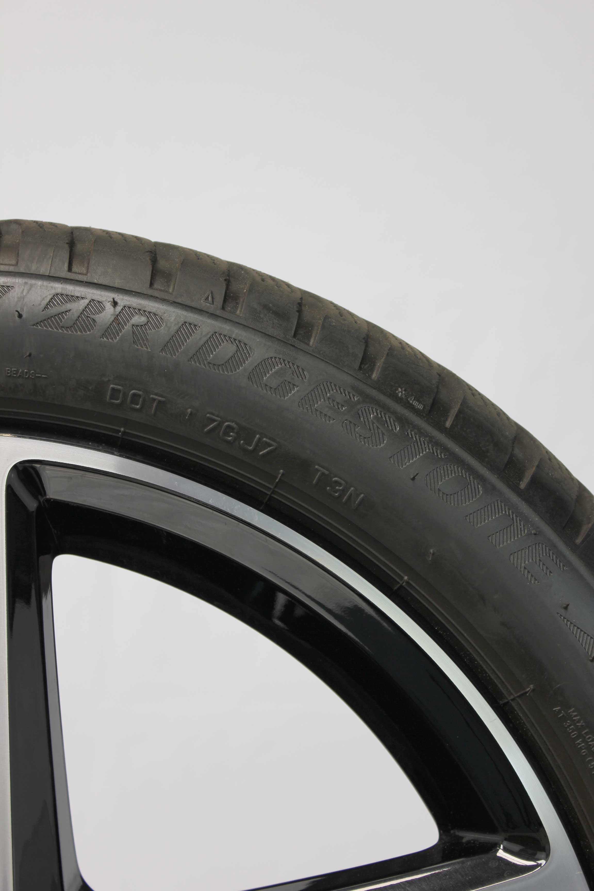 Winterkomplettradsatz-Mercedes-Benz-A-Klasse-A177-Alufelge-18Zoll-A1774010700-Winterreifen-Bridgestone-BlizzakLM001MO-225-45-R18-91H-2
