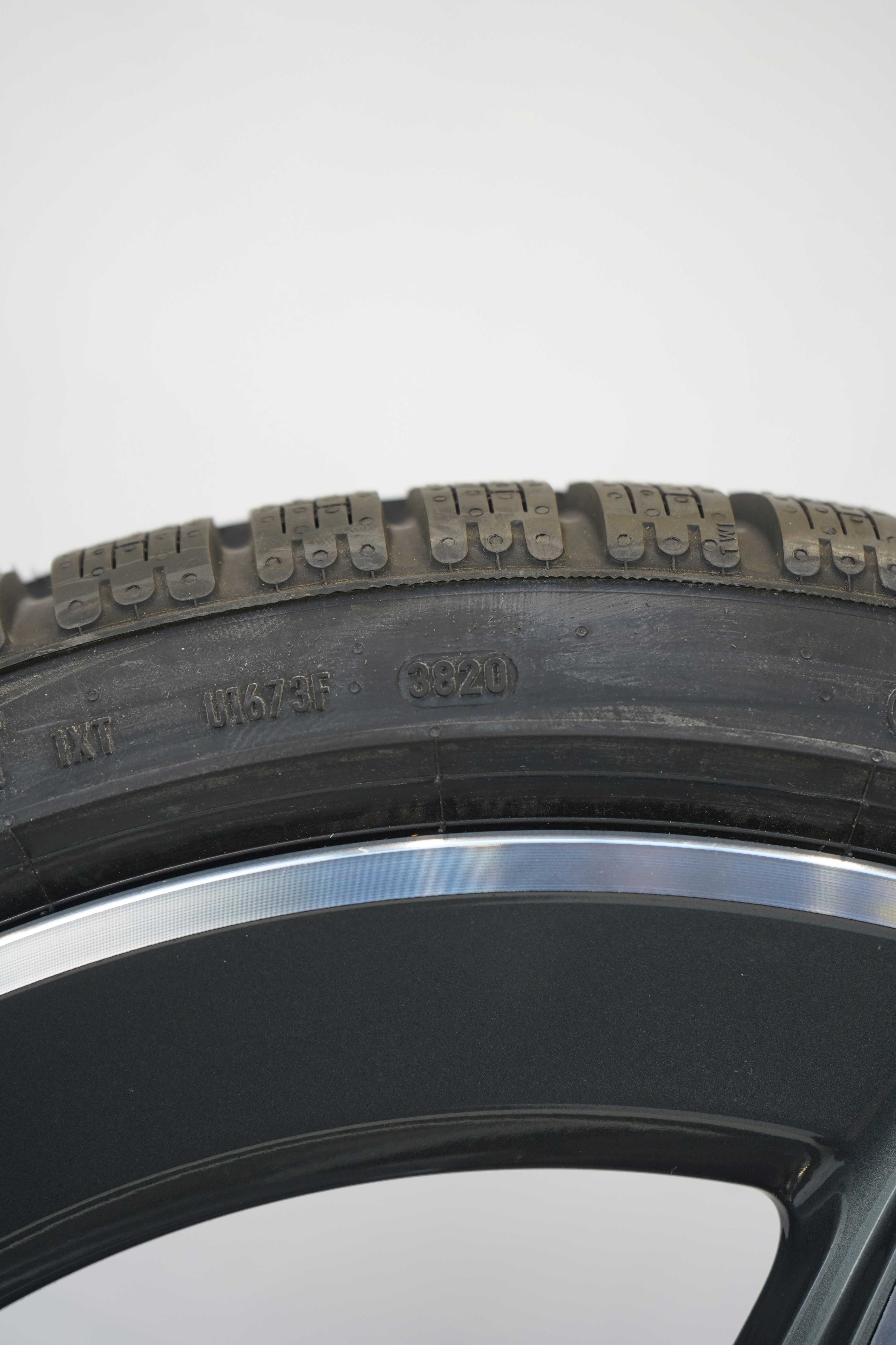 Winterkomplettradsatz-Mercedes-Benz-A177-A-Klasse-A1774012300-Alufelge-Winterreifen-Pirelli-PZEROWinter-245-35-R19-93V-8