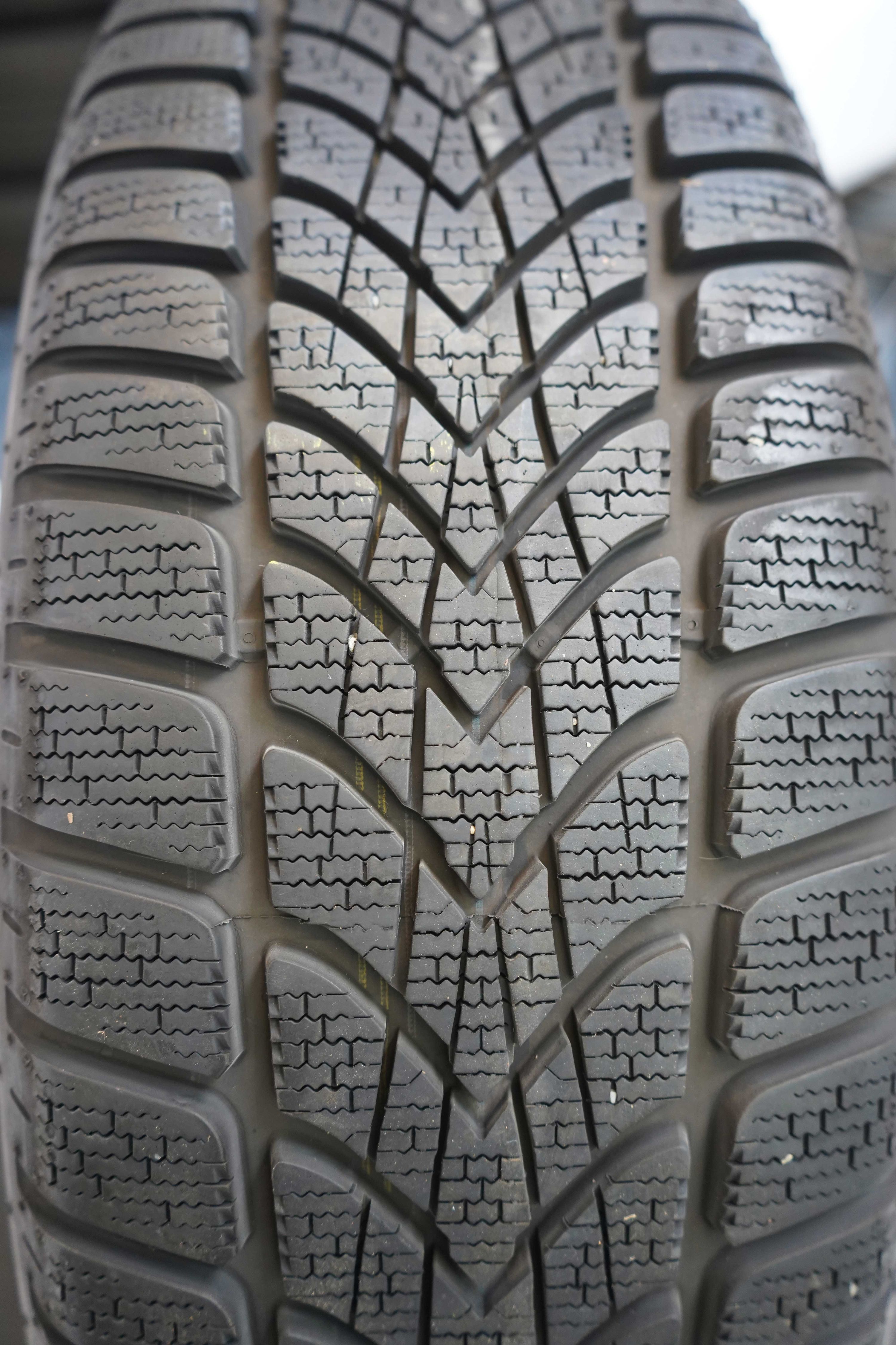 Winterkomplettradsatz-gebraucht-Mercedes-Benz-A156-GLA-A1564011900-6
