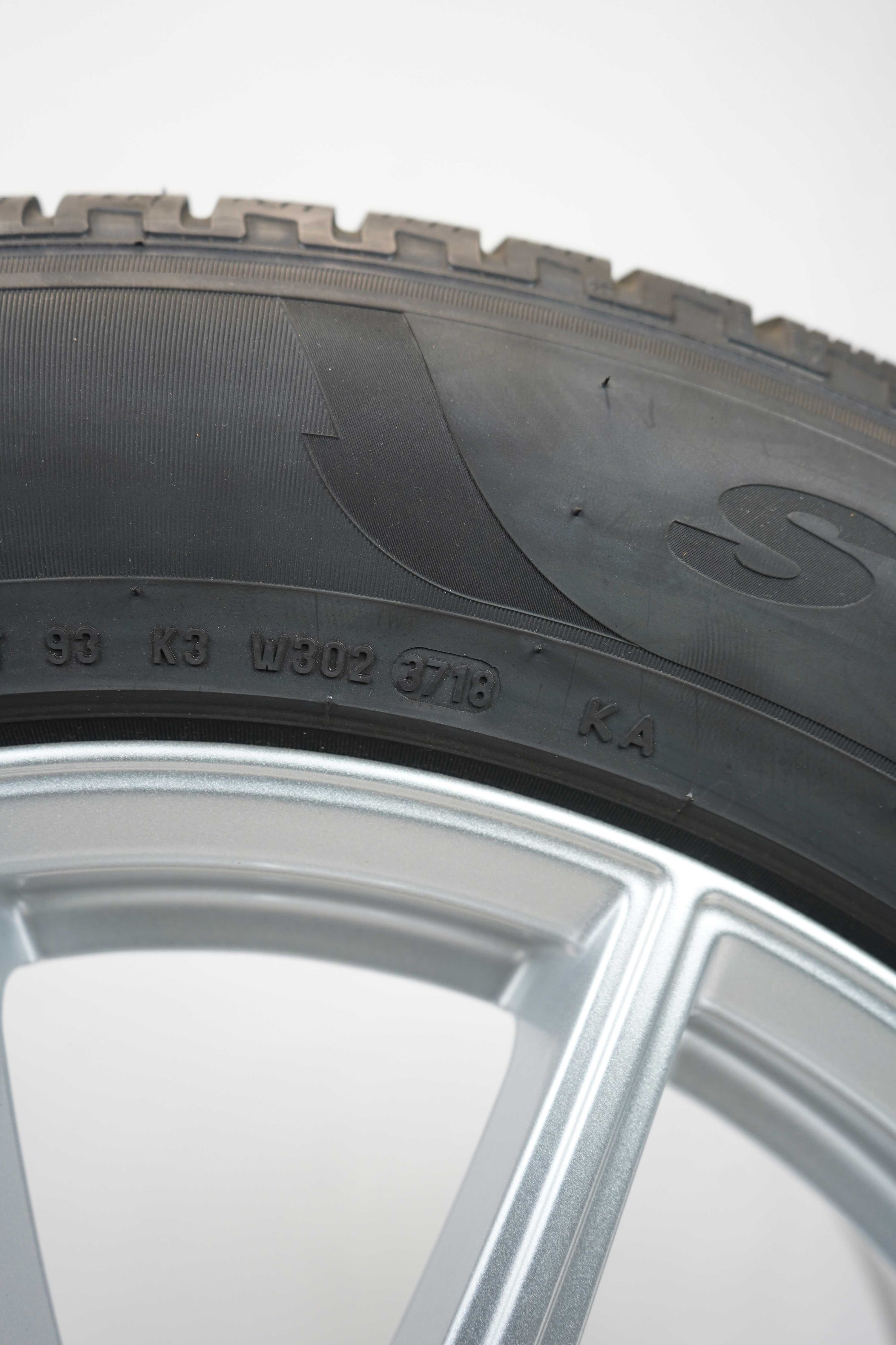 Winterkomplettradsatz-Mercedes-Benz-GLE-A167-Winterreifen-Pirelli-ScorpionWinter-235-60-R18-103H-11