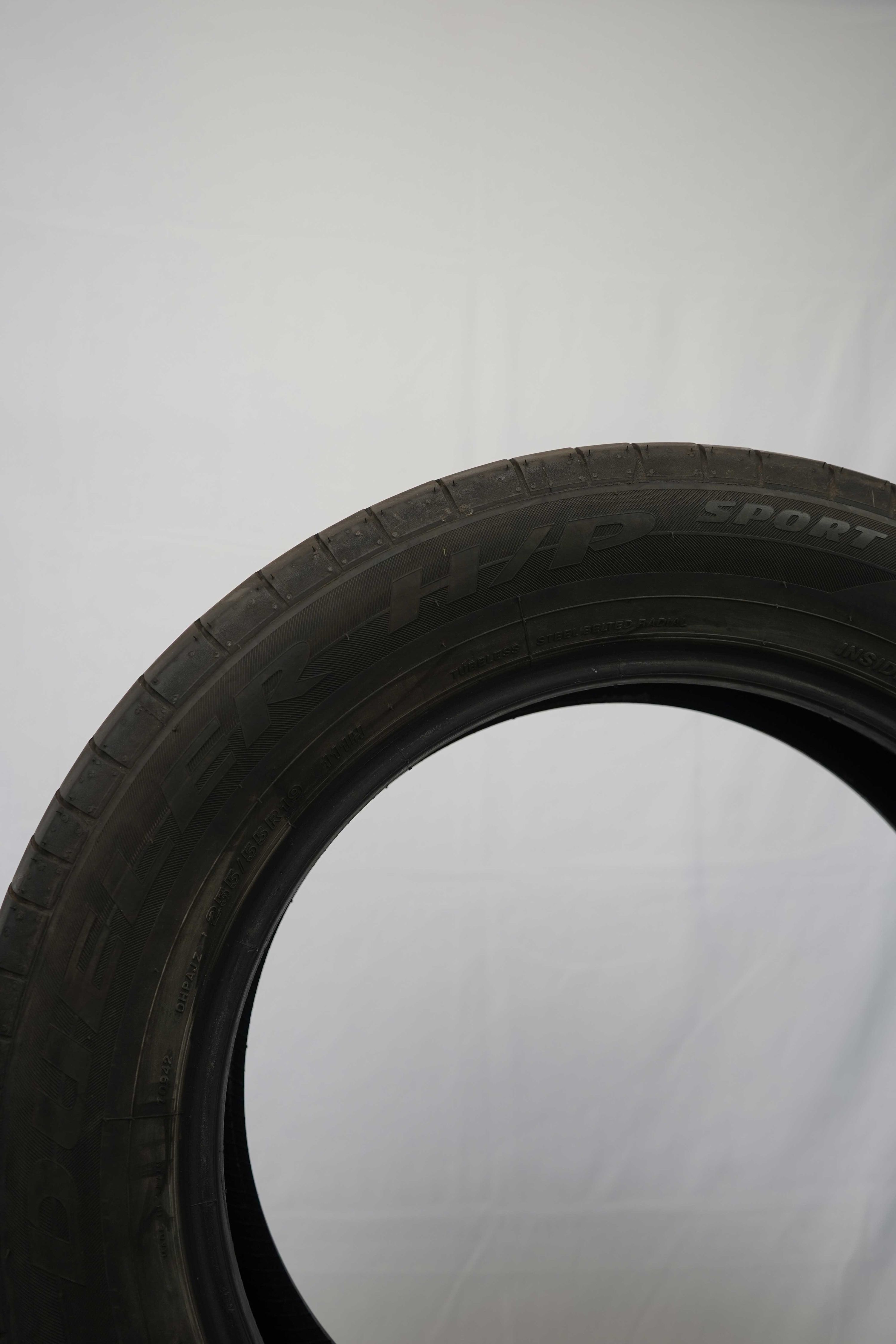 Sommerreifen-Bridgestone-DuelerHP-Sport-255-55-R19-111H-2_(2)