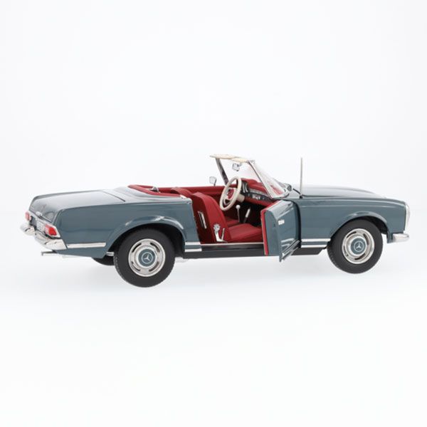 B66040681_mercedes-benz_modellauto4