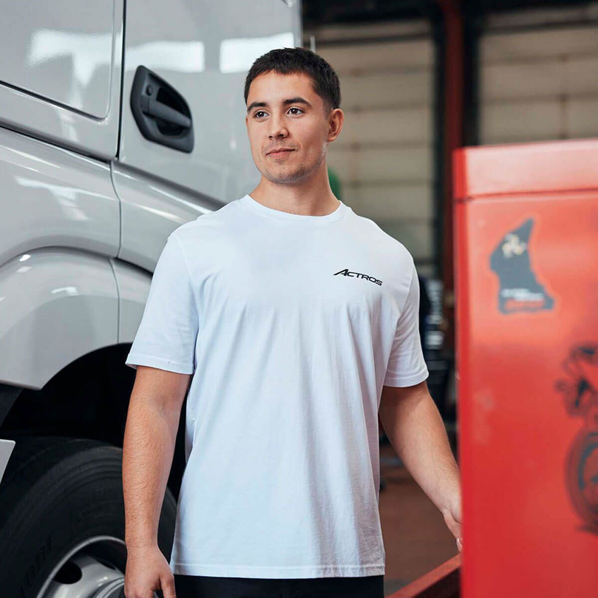MBT0195_mercedes-benz_truck_actros_t-shirt_rosier-onlineshop4