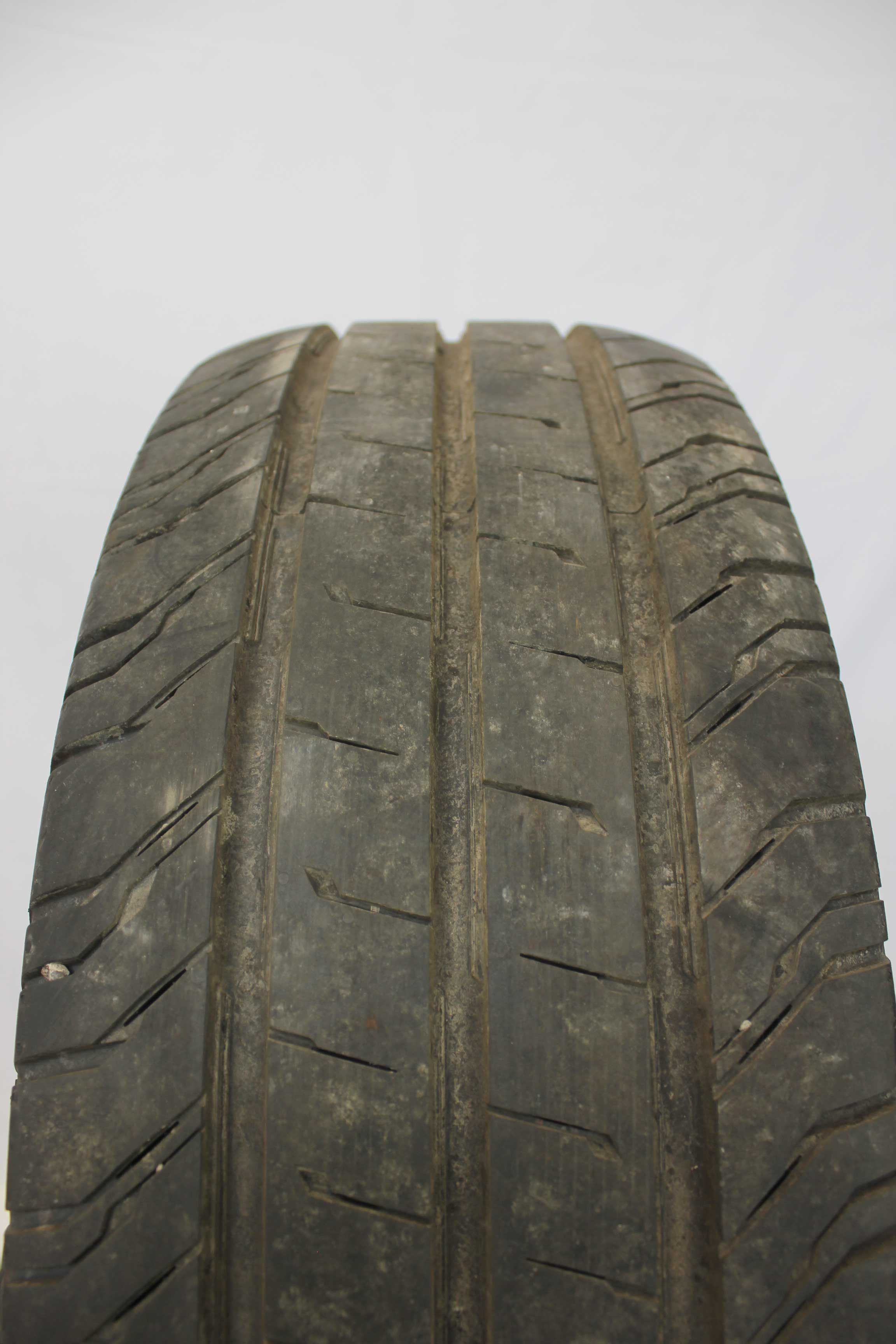 Sommerreifen-Continental-ContiVanContact200-235-65-R16C-115-113R-5_(23)