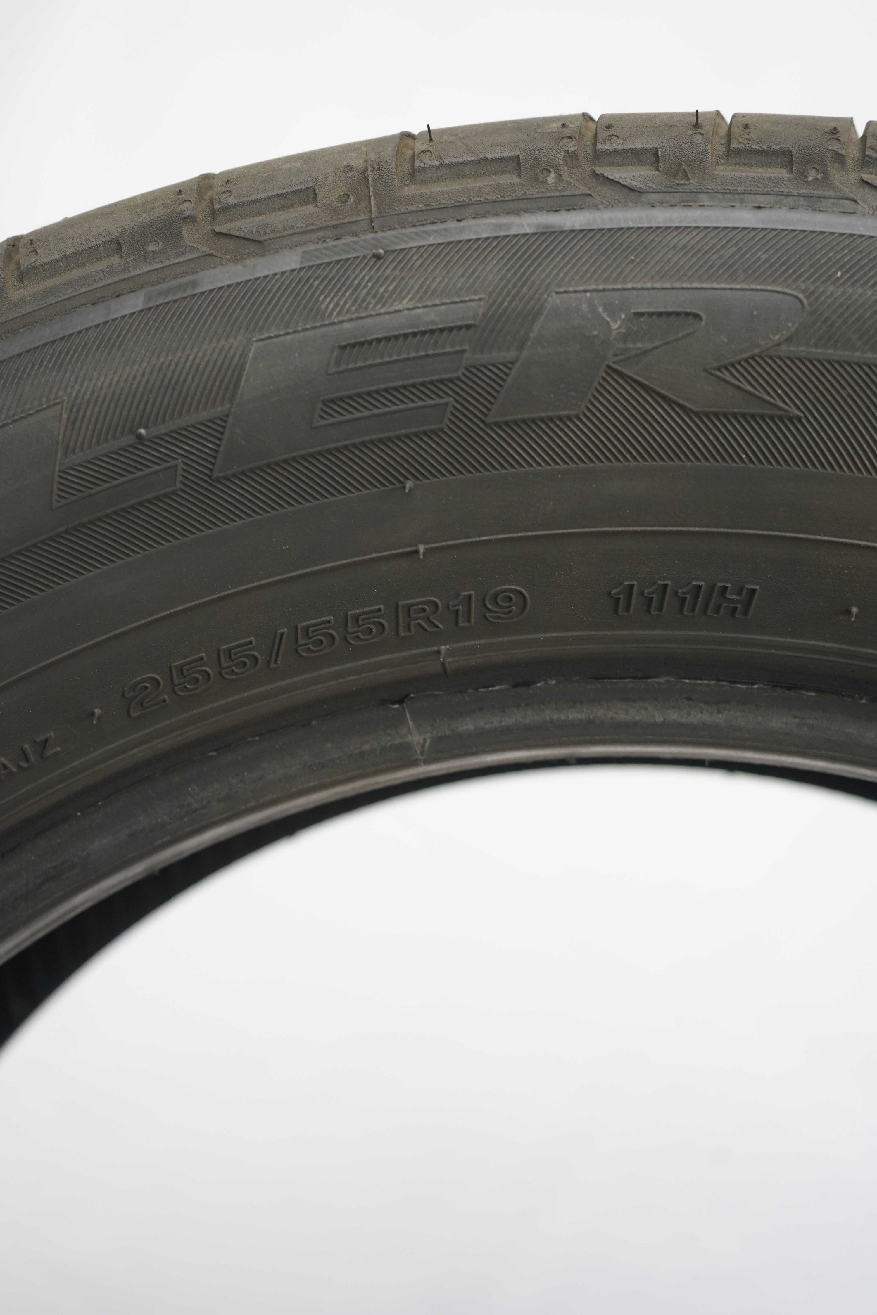 Sommerreifen-Bridgestone-DuelerHP-Sport-255-55-R19-111H-3_(1)