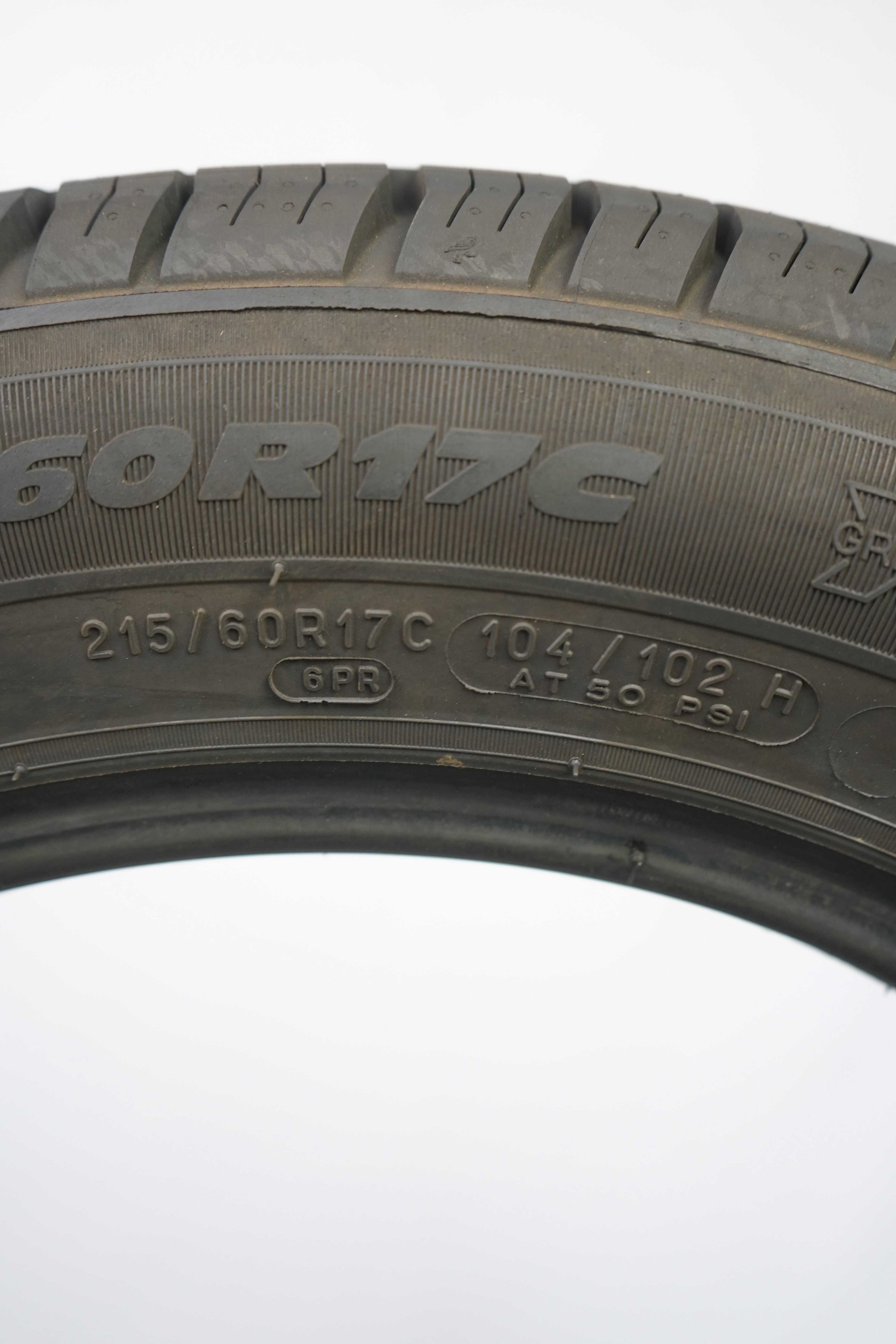 Sommerreifen-Michelin-Agilis-215-60-R17C-104-102H-3_(1)