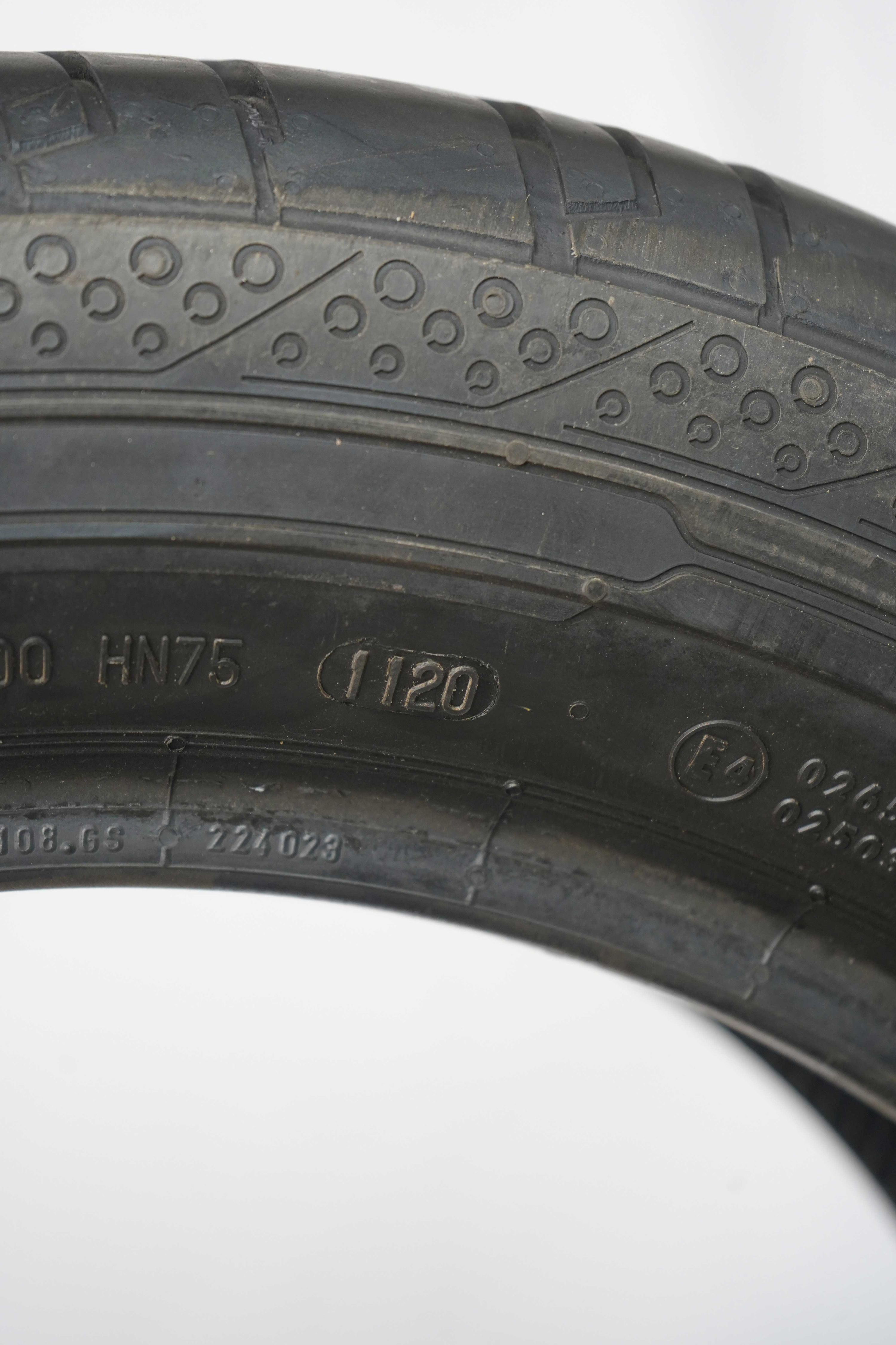 Sommerreifen continental contivancontact200 225 55 r17 101v 4 (2) Sommerreifen continental contivancontact200 225 55 r17 101v 4 (2)