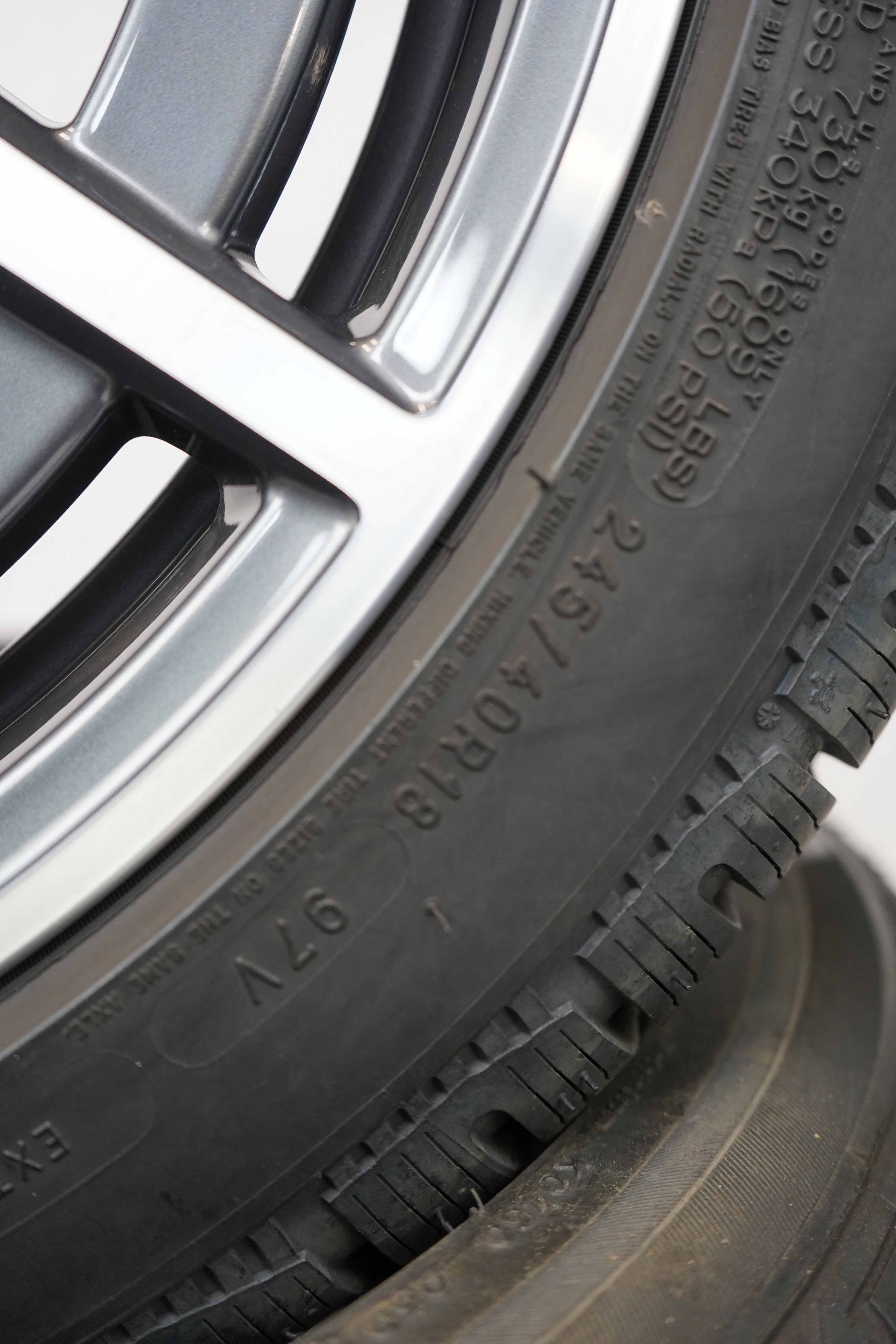 Winterkomplettradsatz-Mercedes-Benz-gebraucht-A1774012100-A-Klasse-A177-CLA-C117-A45-CLA-45-AMG-18-Zoll-3