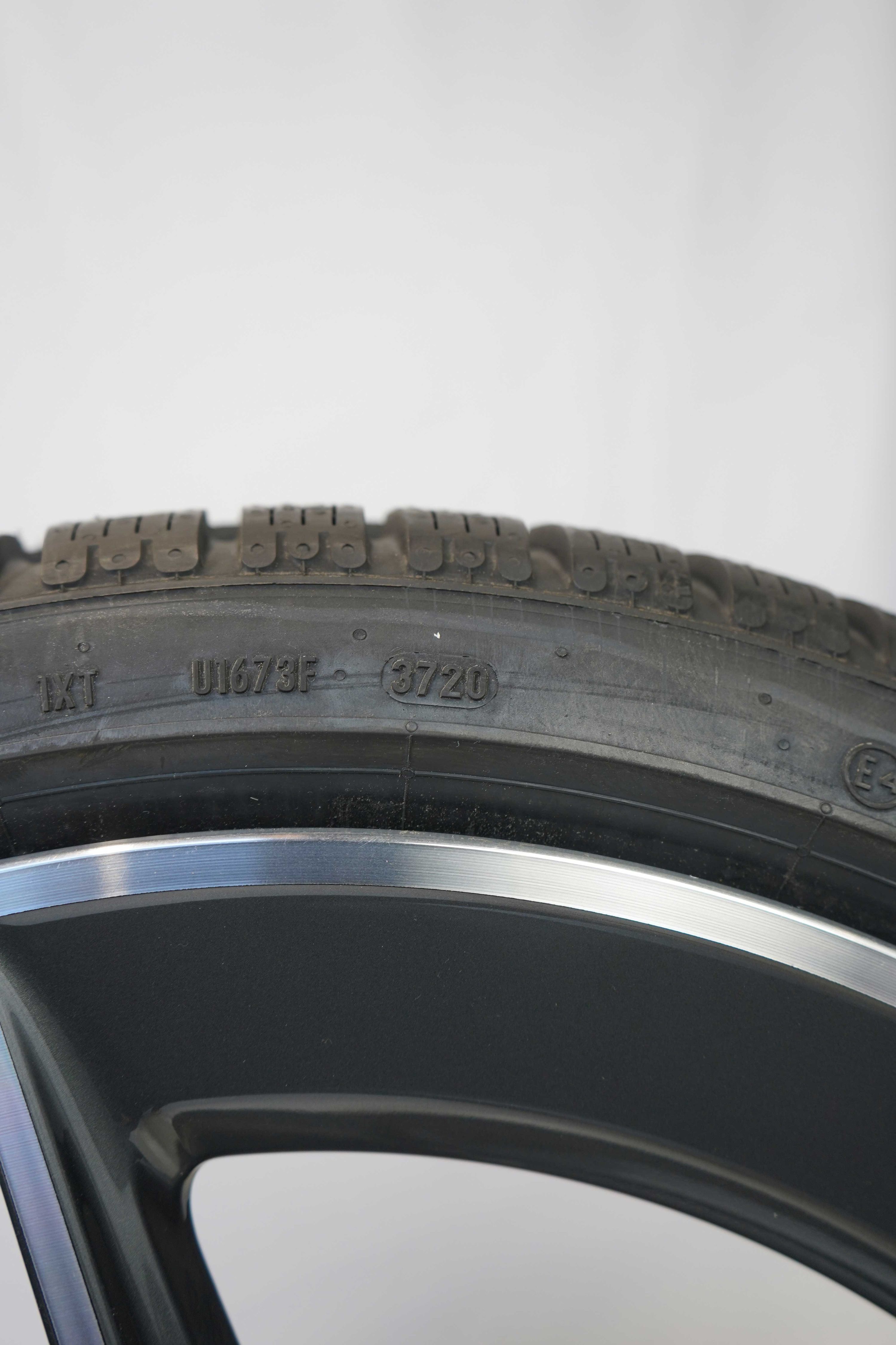 Winterkomplettradsatz-Mercedes-Benz-A177-A-Klasse-A1774012300-Alufelge-Winterreifen-Pirelli-PZEROWinter-245-35-R19-93V-14