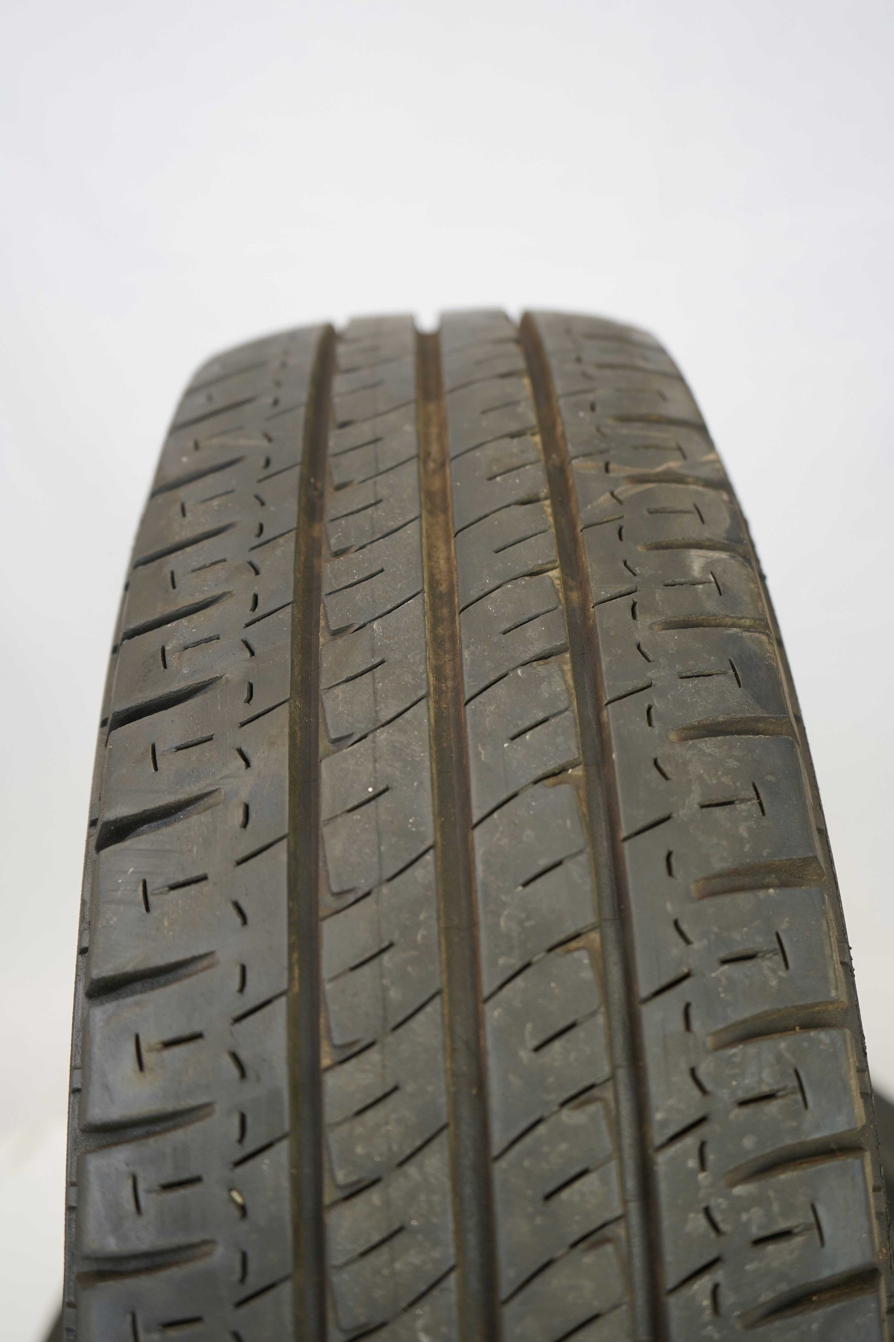Sommerreifen-Michelin-Agilis-205-75-R16C-110-108R-5 Sommerreifen-Michelin-Agilis-205-75-R16C-110-108R-5