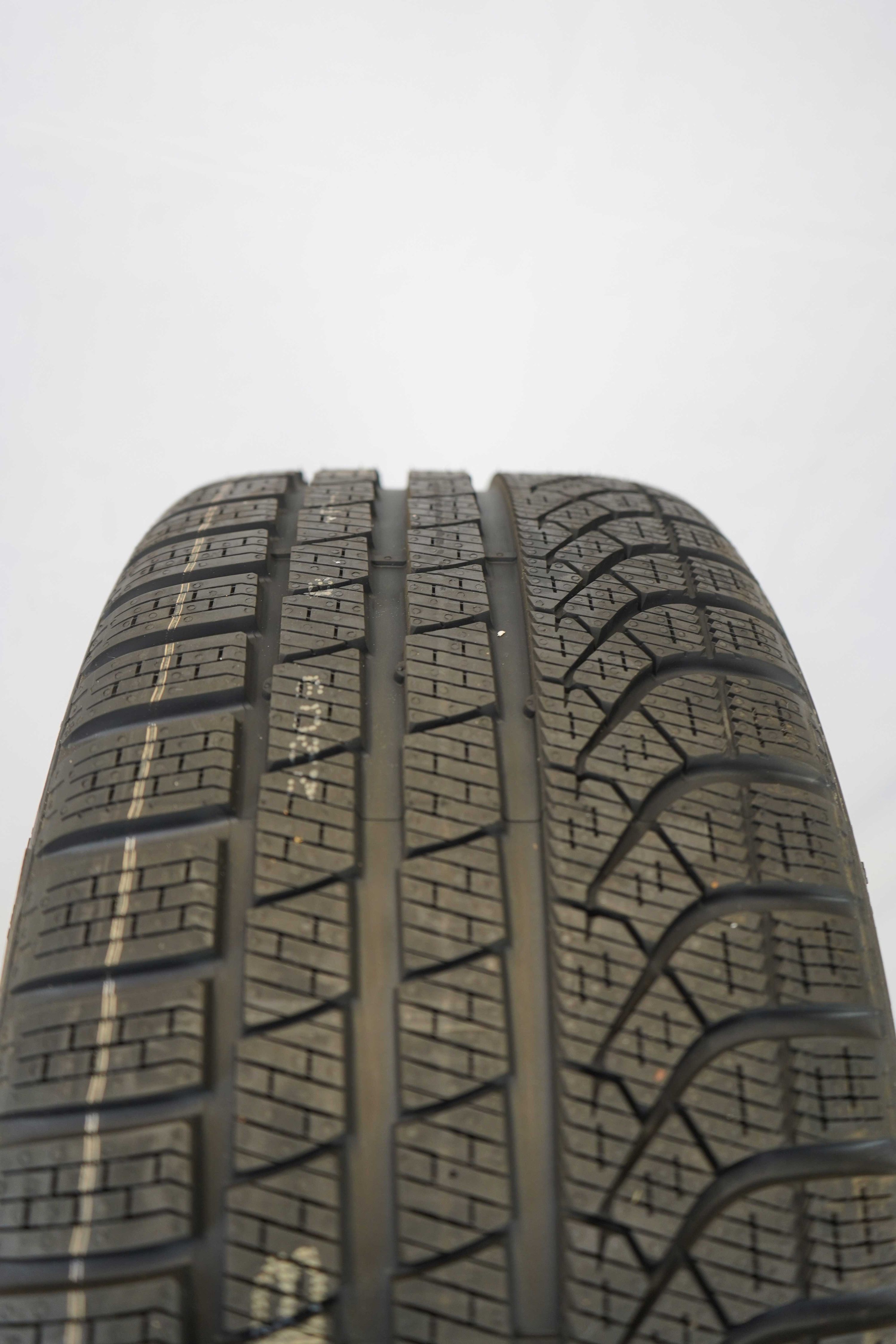 Winterkomplettradsatz-Mercedes-Benz-A177-A-Klasse-A1774012300-Alufelge-Winterreifen-Pirelli-PZEROWinter-245-35-R19-93V-9