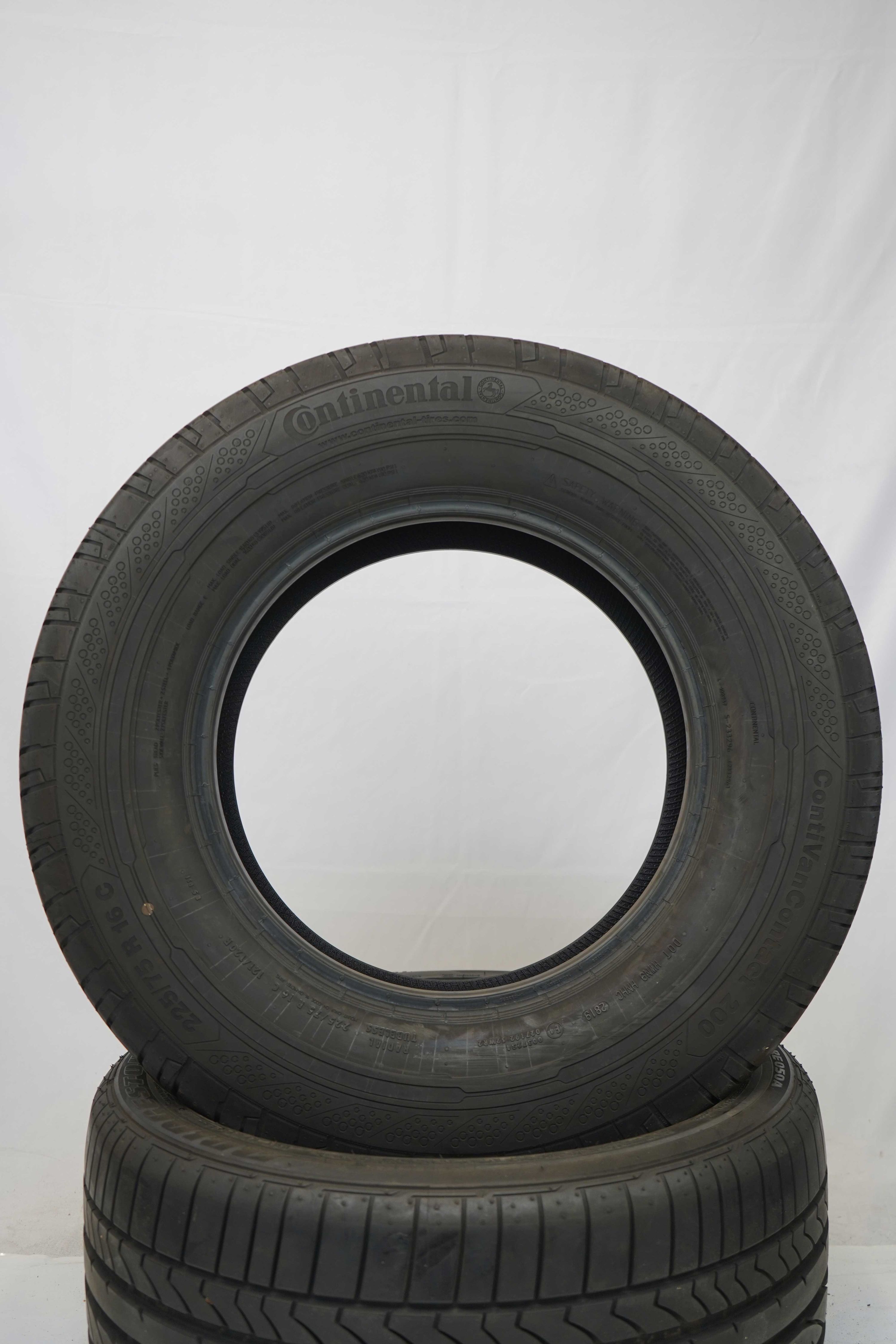 Sommerreifen-Continental-ContiVanContact200-225-75-R16C-121-120R_(2)