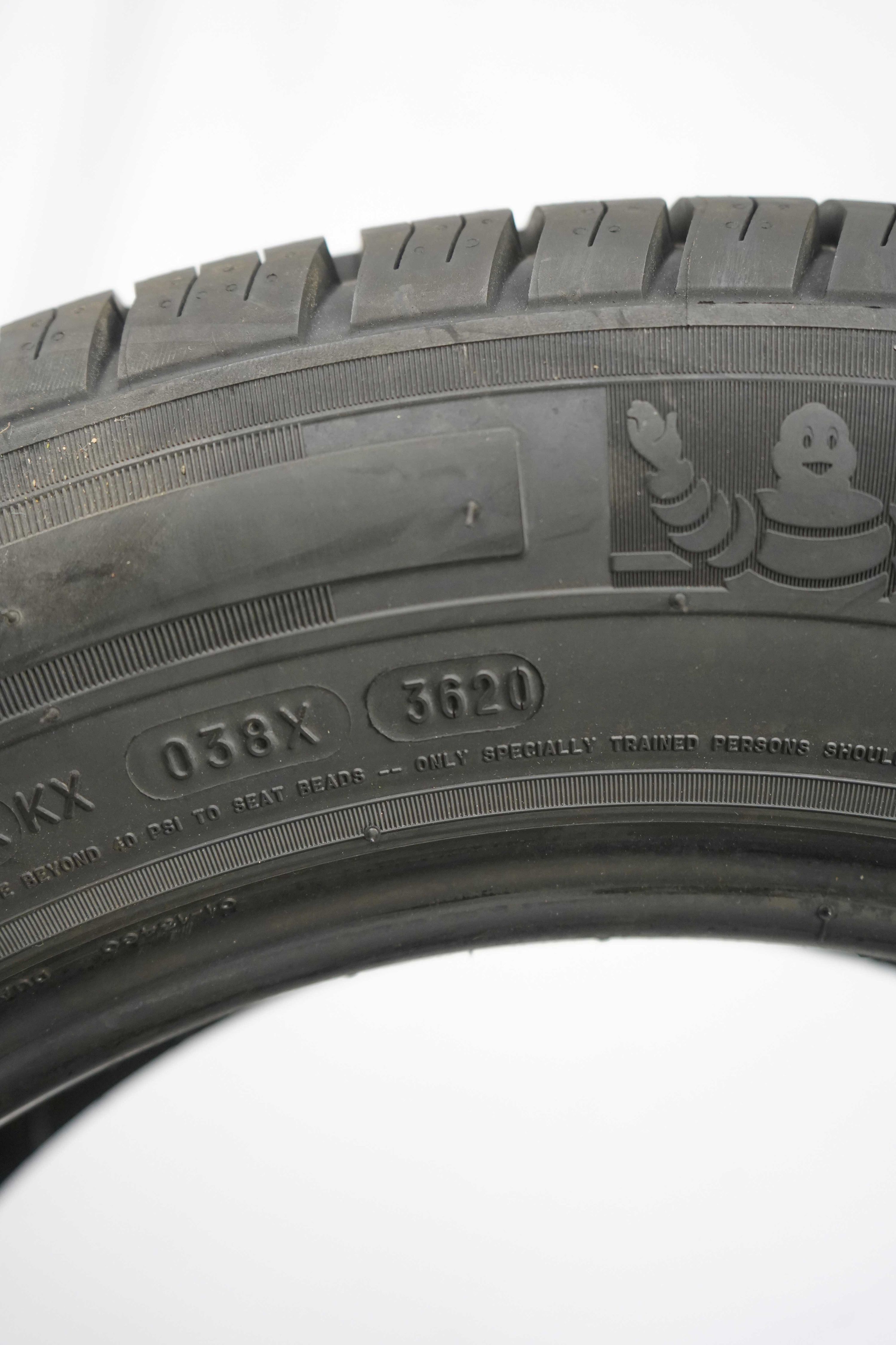 Sommerreifen-Michelin-Agilis-215-60-R17C-104-102H-4_(6)