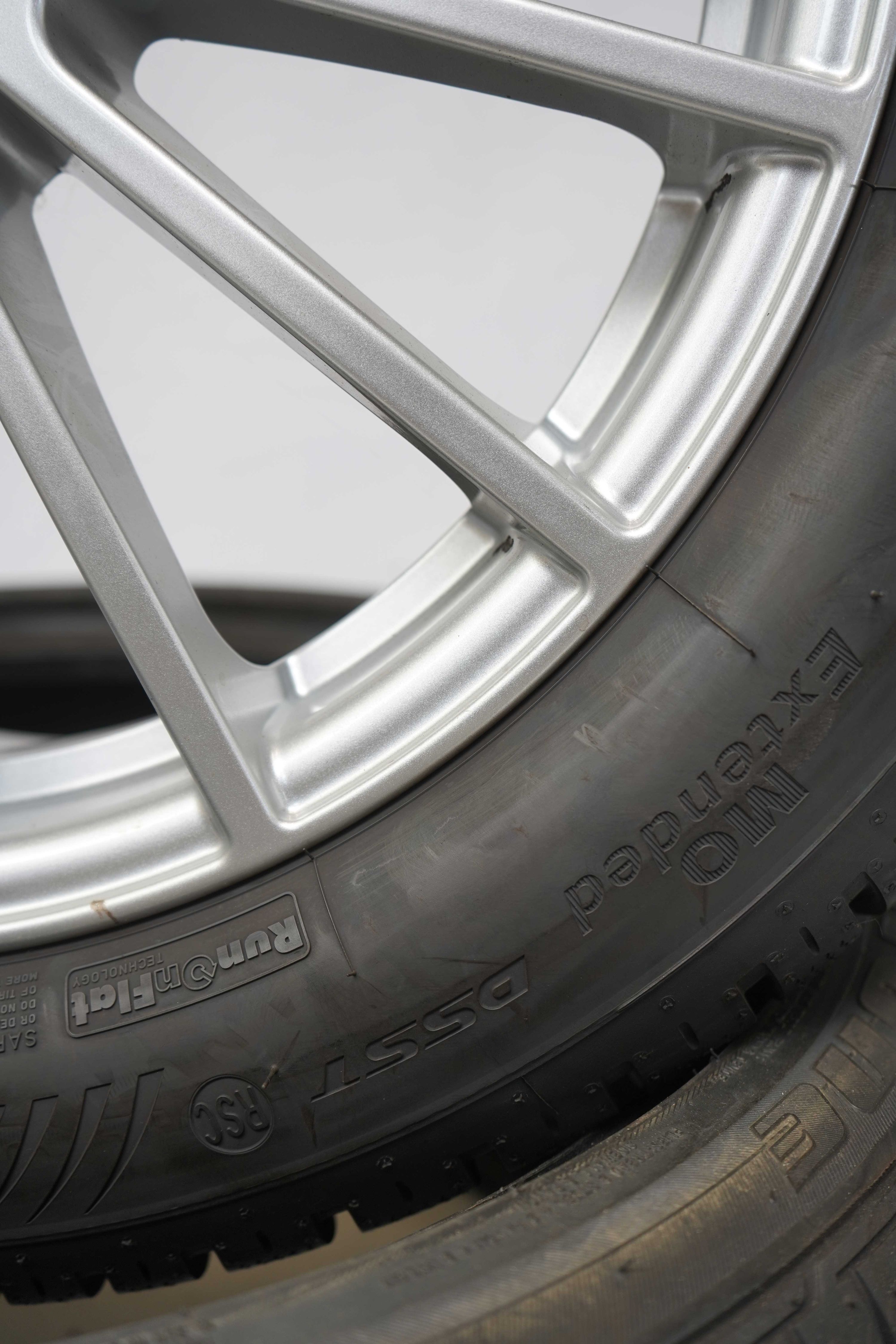 Winterkomplettradsatz-gebraucht-Mercedes-Benz-A156-GLA-A1564011900-2