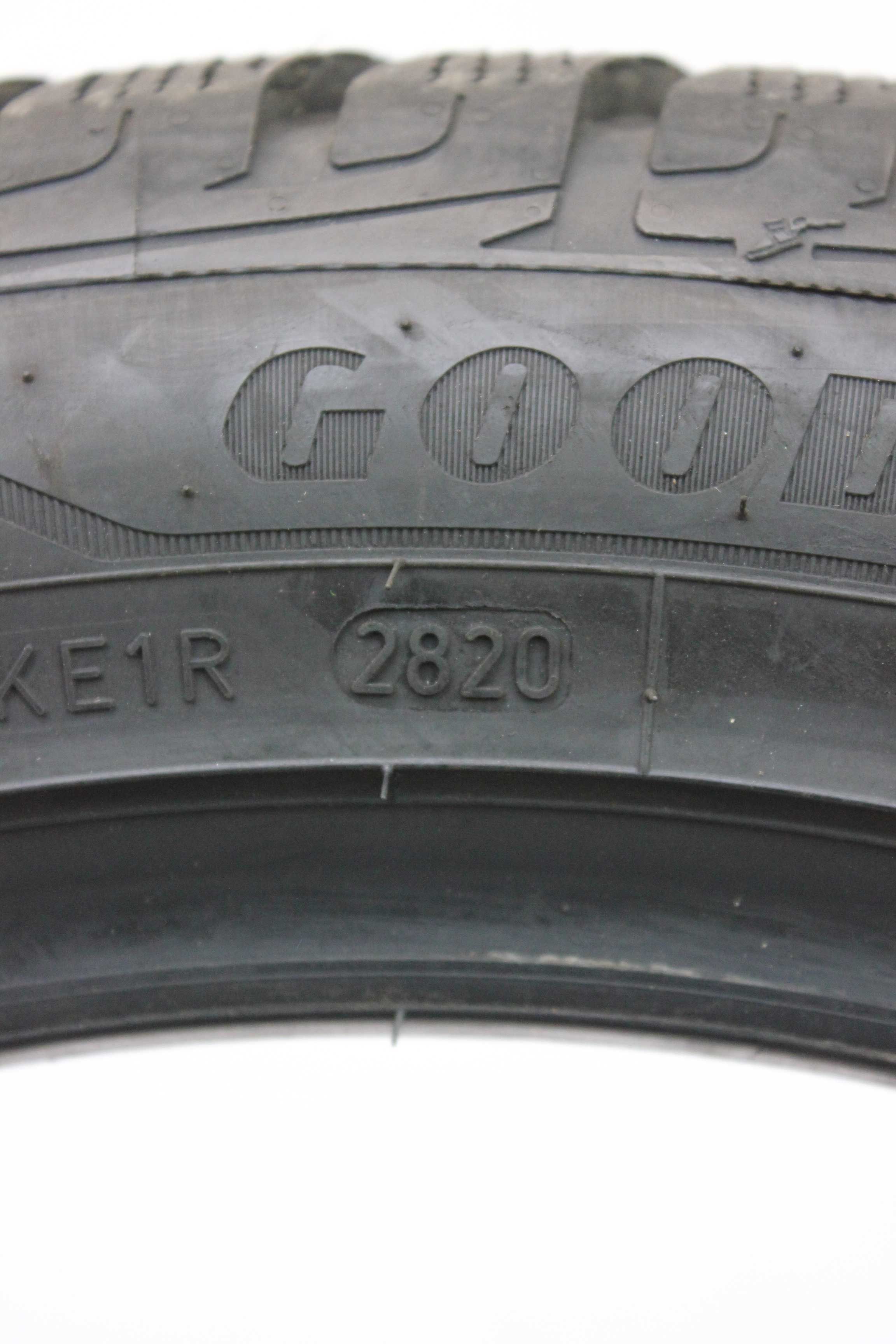 Winterreifen-Googyear-UltraGripPerformance+-255-45-R20-105V-3