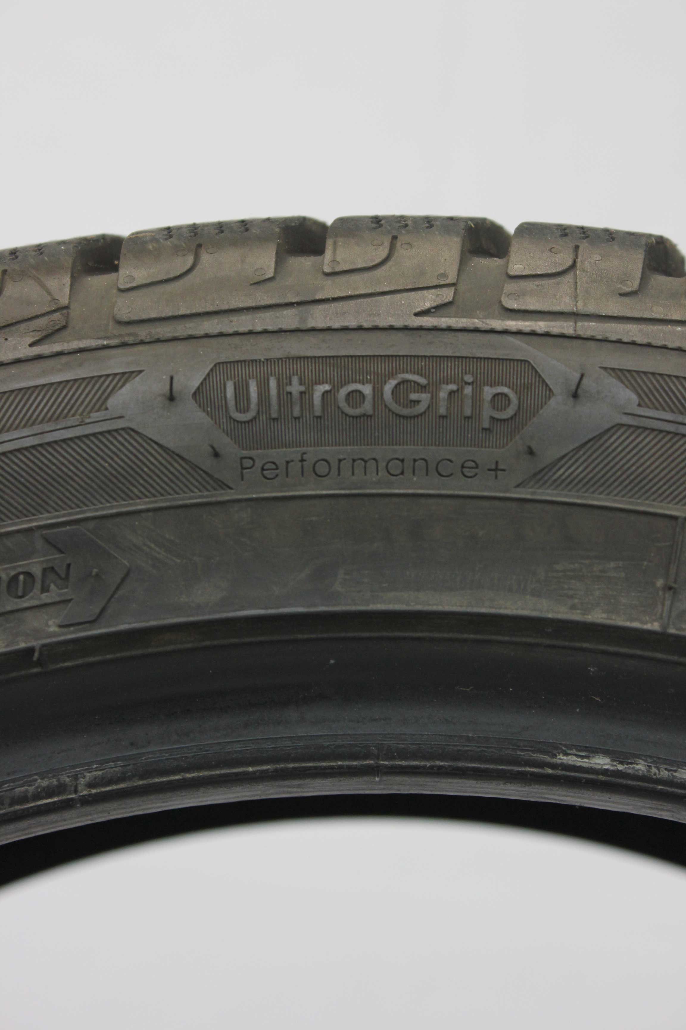Winterreifen-Googyear-UltraGripPerformance+-255-45-R20-105V-2_(1)