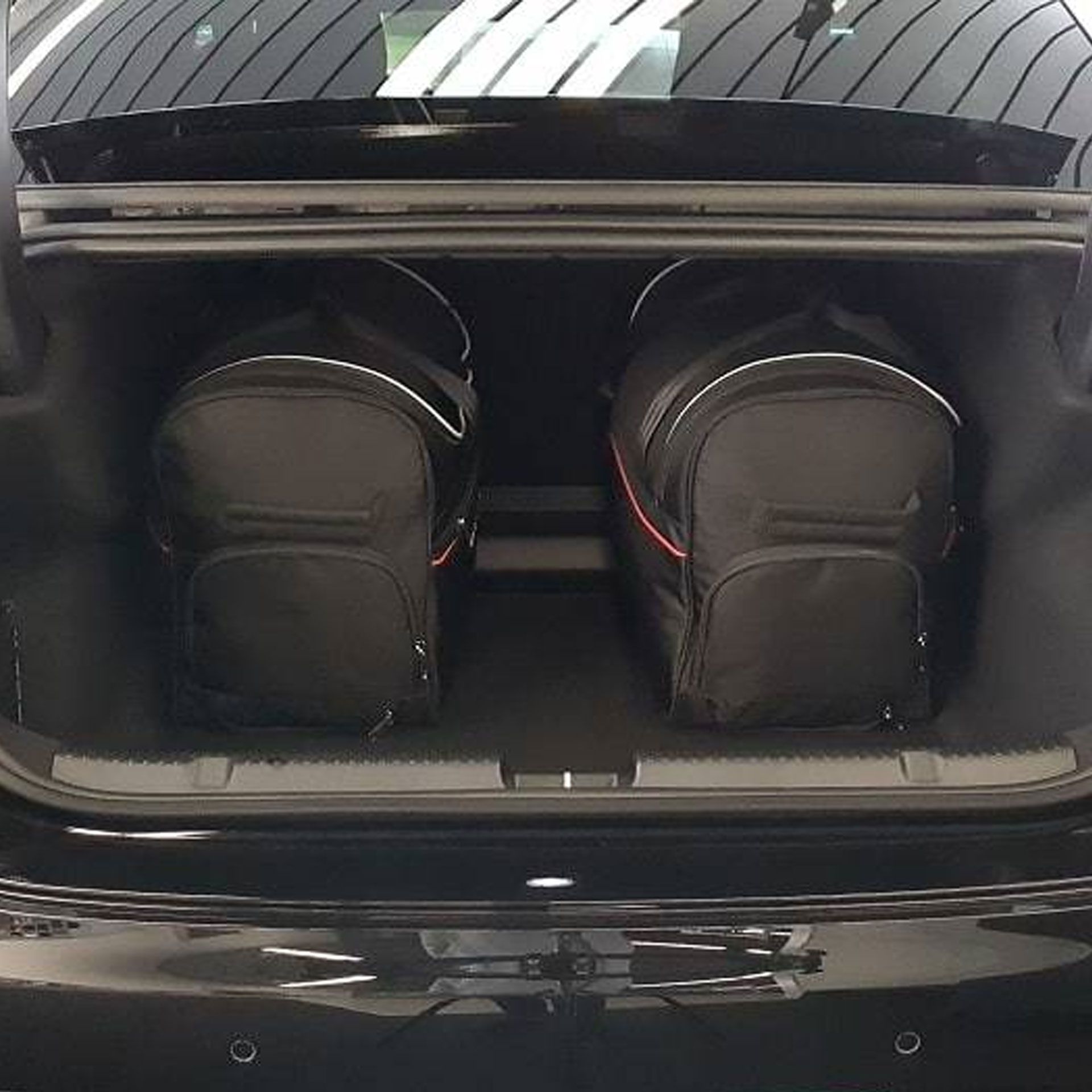 7027078_kjust_taschen-set_mercedes-benz_eqe_2022+_rosier-onlineshop4