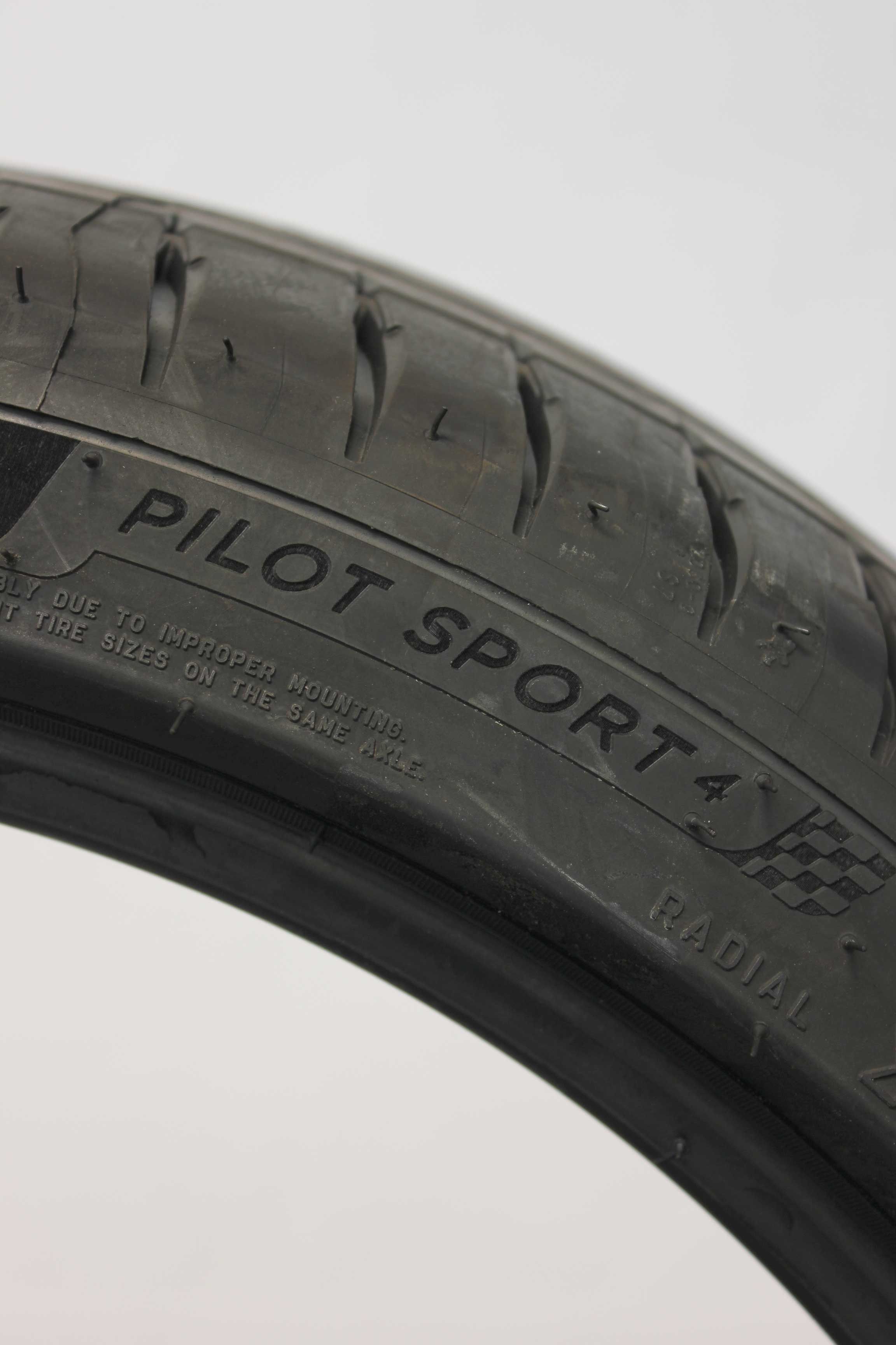 Sommerreifen-Michelin-PilotSport4-225-40-R19-93Y-XL-2_(2)