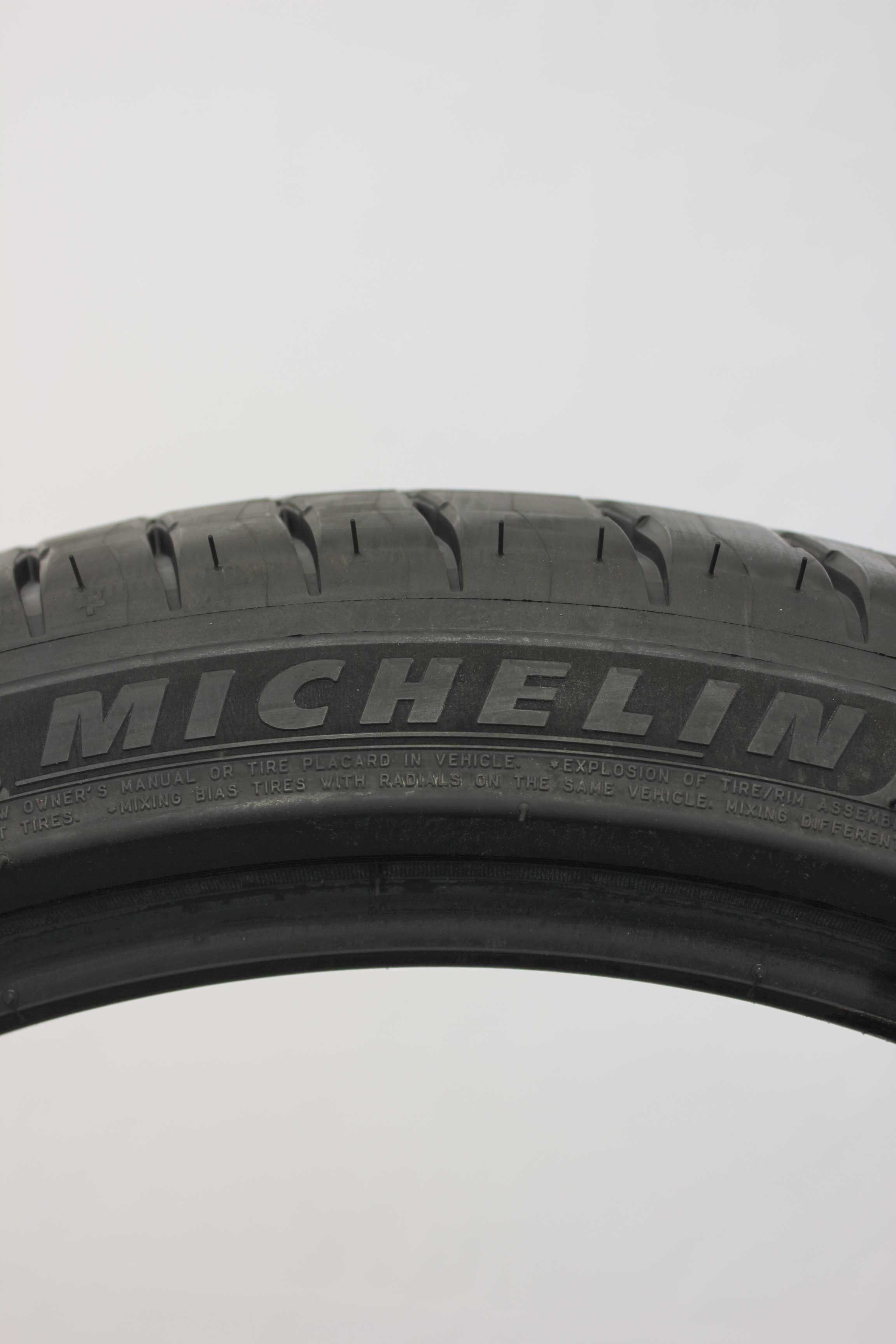 Sommerreifen-Michelin-PilotSport4-225-40-R19-93Y-XL-1