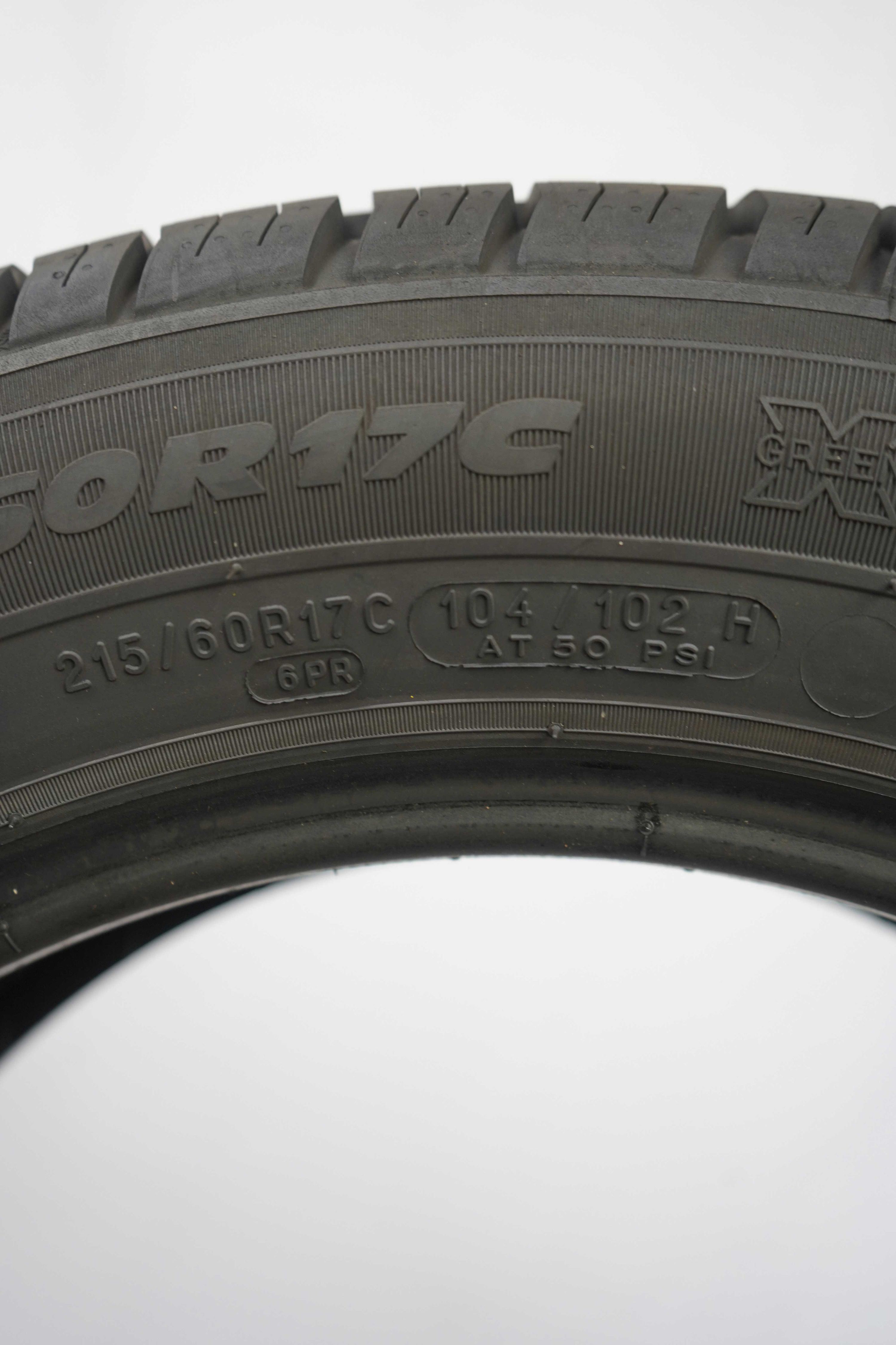 Sommerreifen-Michelin-Agilis-215-60-R17C-104-102H-3_(2)