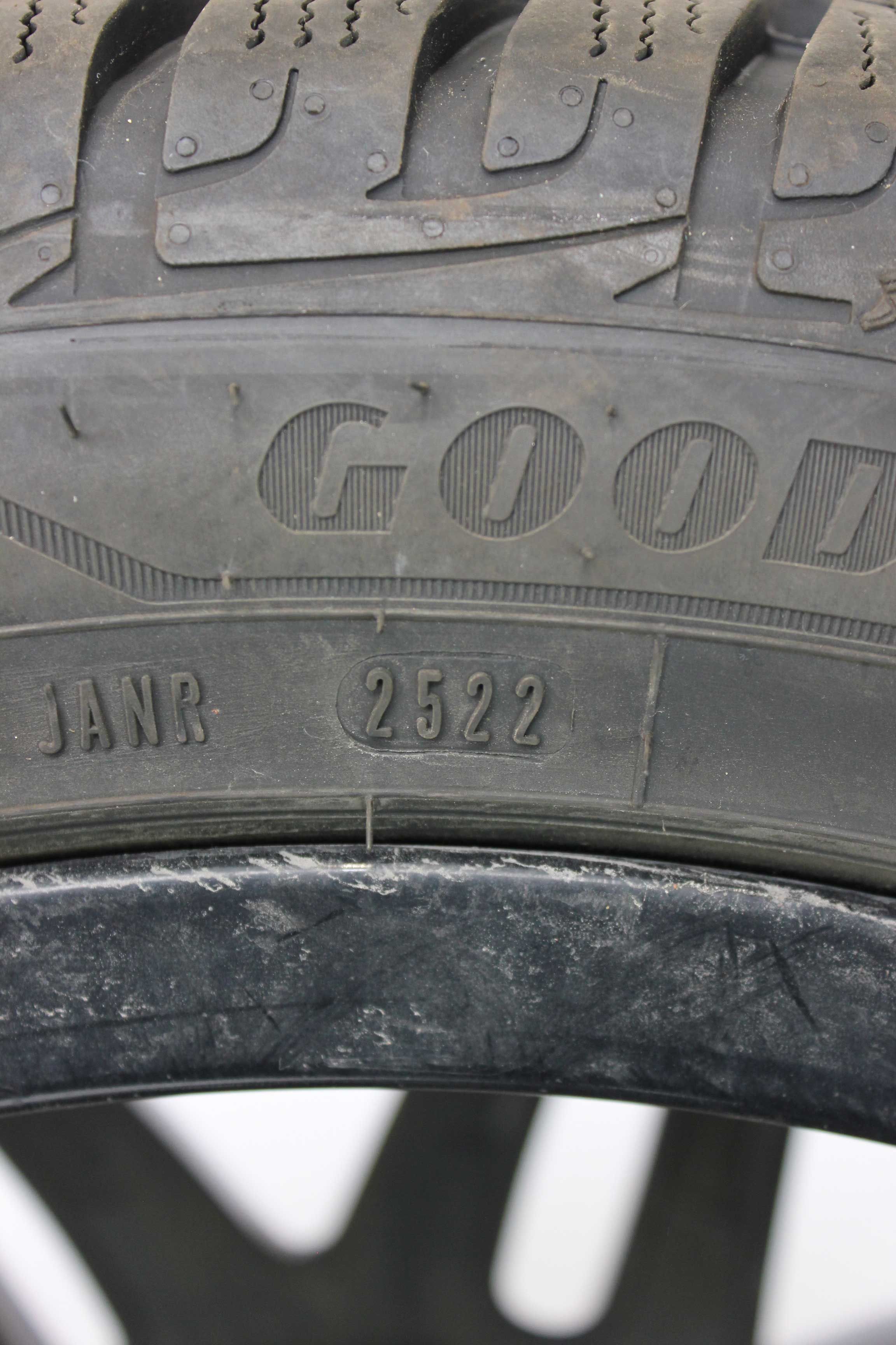 Winterkomplettradsatz-Mercedes-Benz-V-Klasse-A447-Alufelge-19Zoll-A4474015100-Winterreifen-Goodyear-UltraGrip-Performance-245-45-R19-102V-XL-9 Winterkomplettradsatz-Mercedes-Benz-V-Klasse-A447-Alufelge-19Zoll-A4474015100-Winterreifen-Goodyear-UltraGrip-Performance-245-45-R19-102V-XL-9