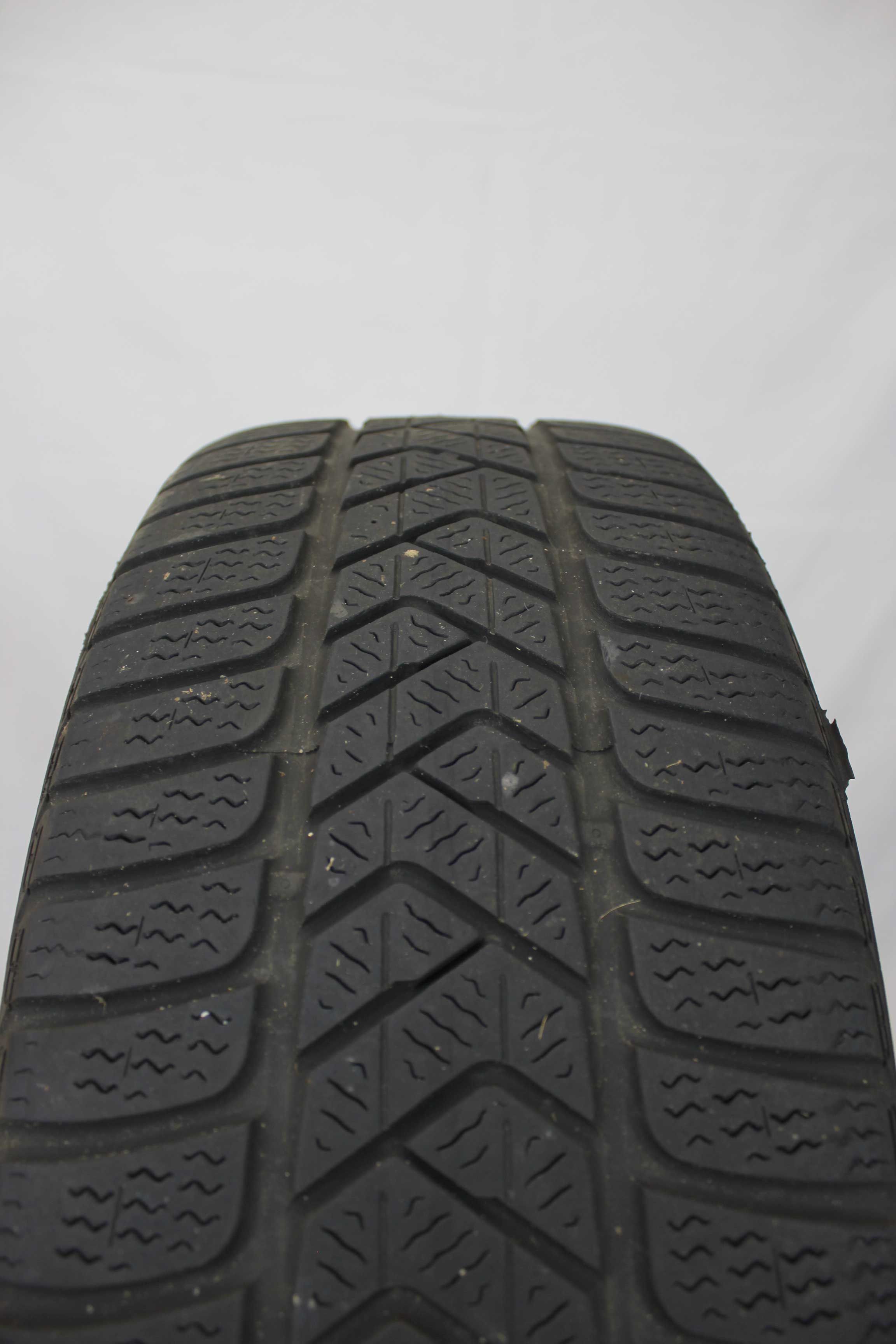 Winterkomplettradsatz-Mercedes-Benz-A-Klasse-A177-Alulfelge-18Zoll-A1774013300-Winterreifen-Pirelli-Winter-Sottozero3-225-45-R18-95H-10_(1)