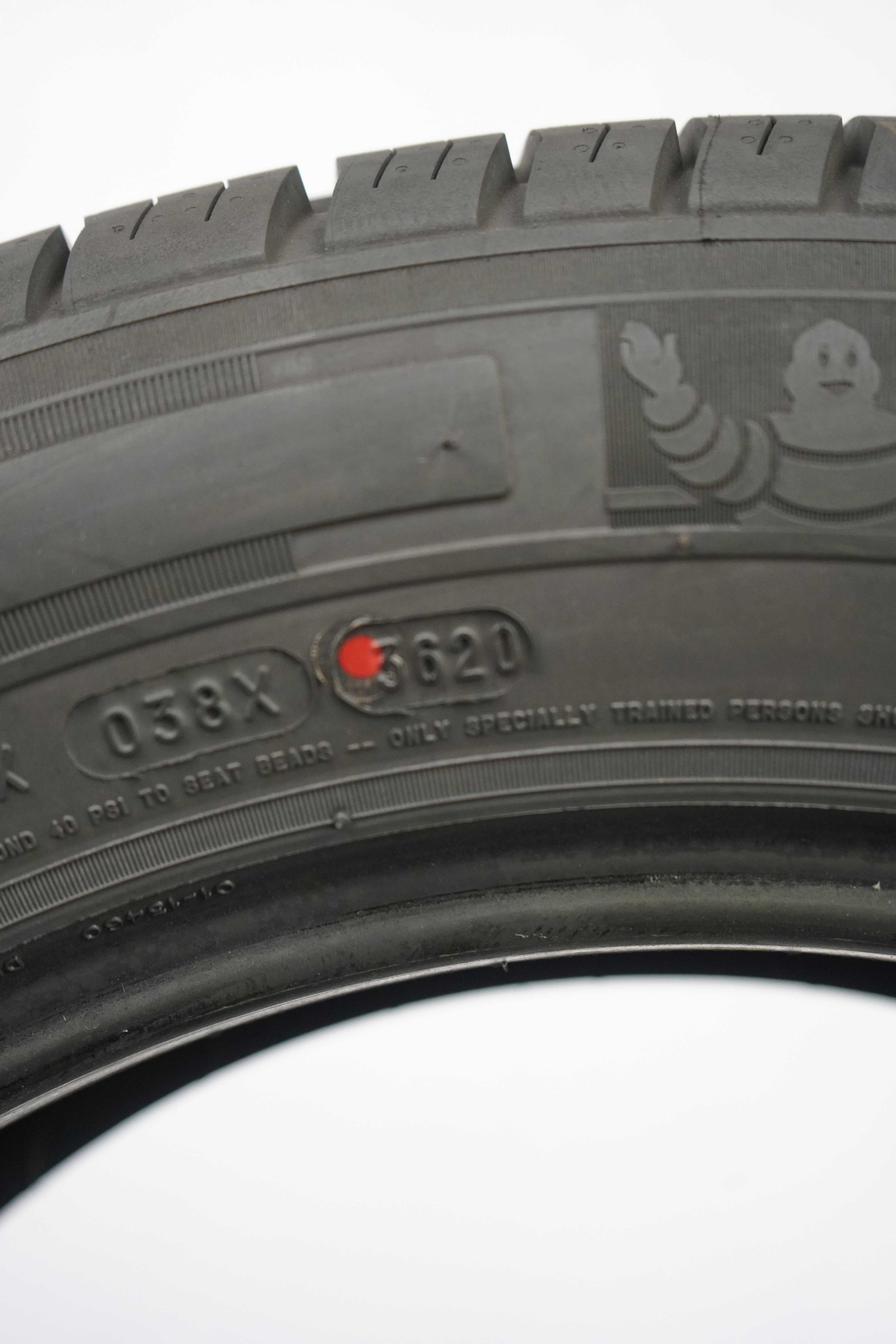 Sommerreifen-Michelin-Agilis-215-60-R17C-104-102H-4_(2)