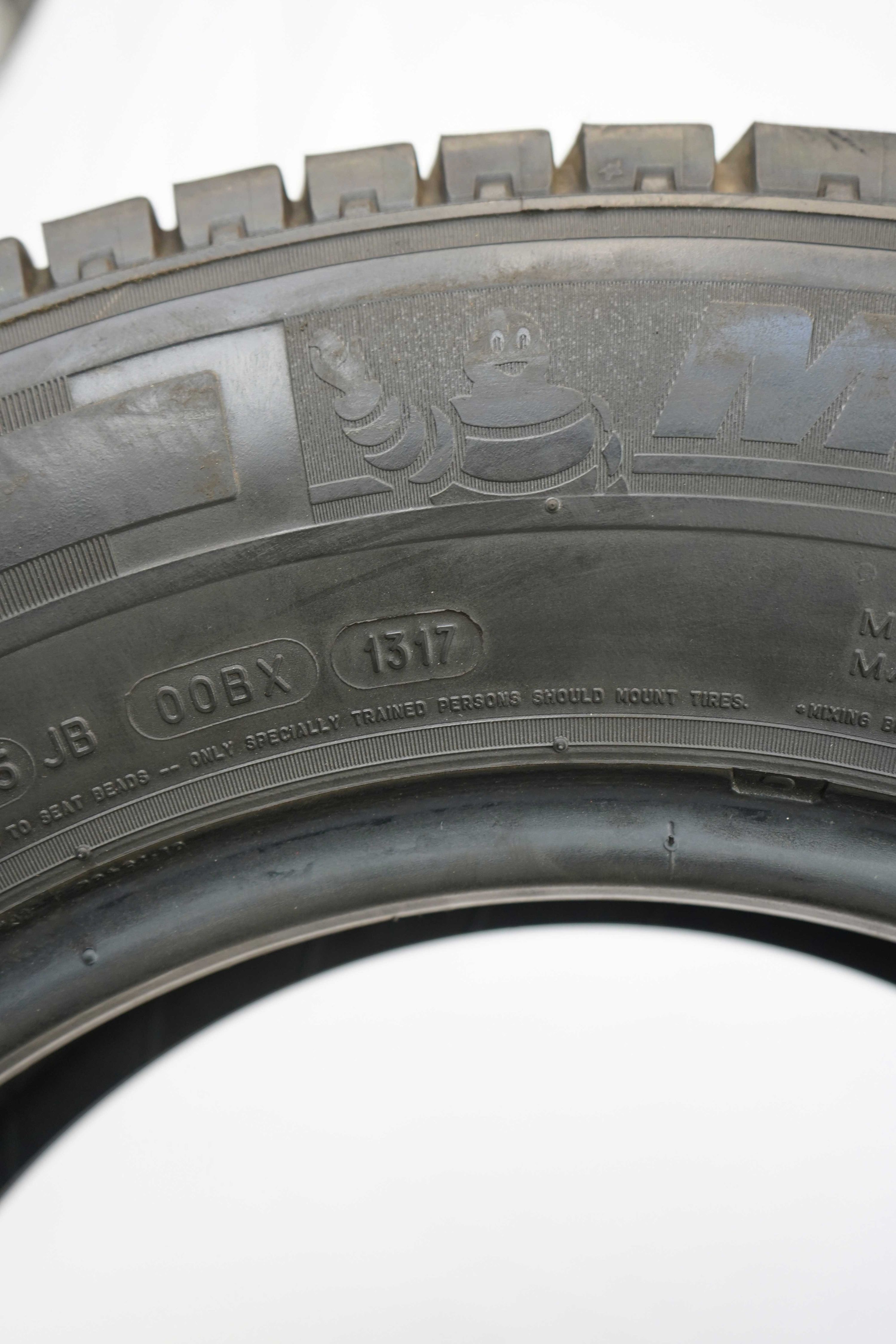Sommerreifen-Michelin-Agilis-205-75-R16C-110-108R-4 Sommerreifen-Michelin-Agilis-205-75-R16C-110-108R-4