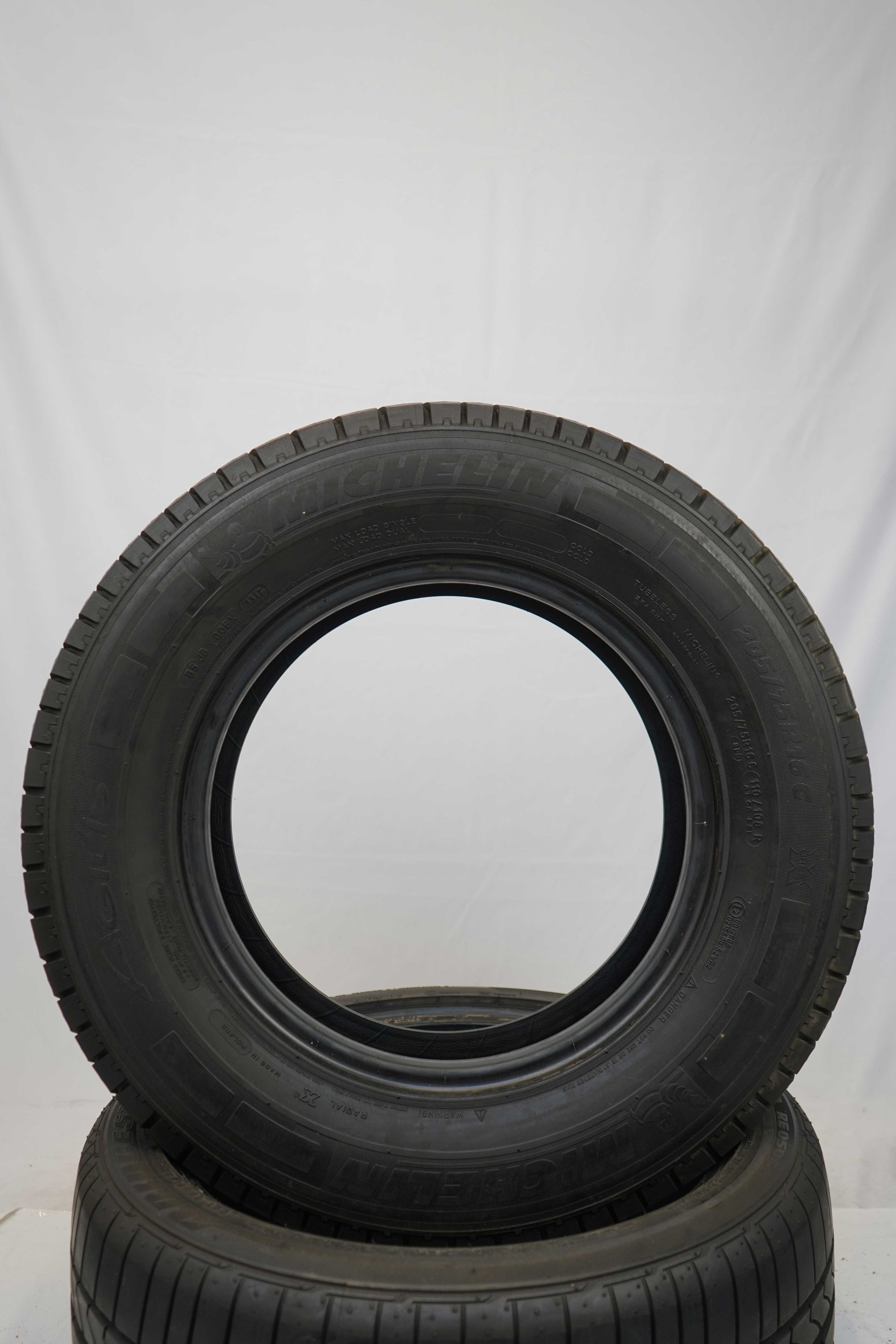 Sommerreifen michelin agilis 205 75 r16c 110 108r (2) Sommerreifen michelin agilis 205 75 r16c 110 108r (2)