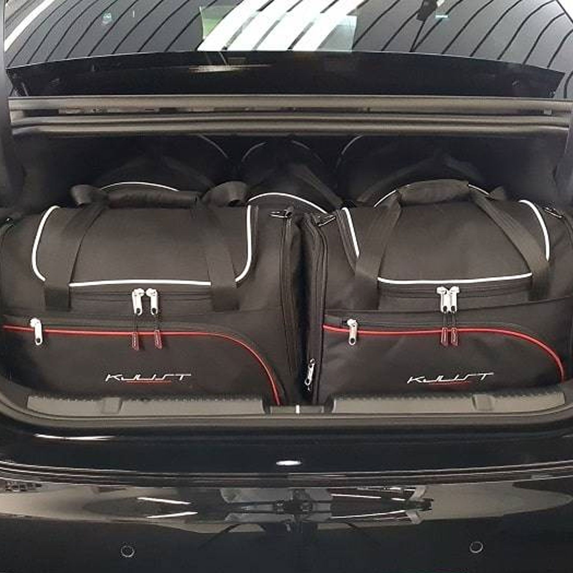 7027078_kjust_taschen-set_mercedes-benz_eqe_2022+_rosier-onlineshop