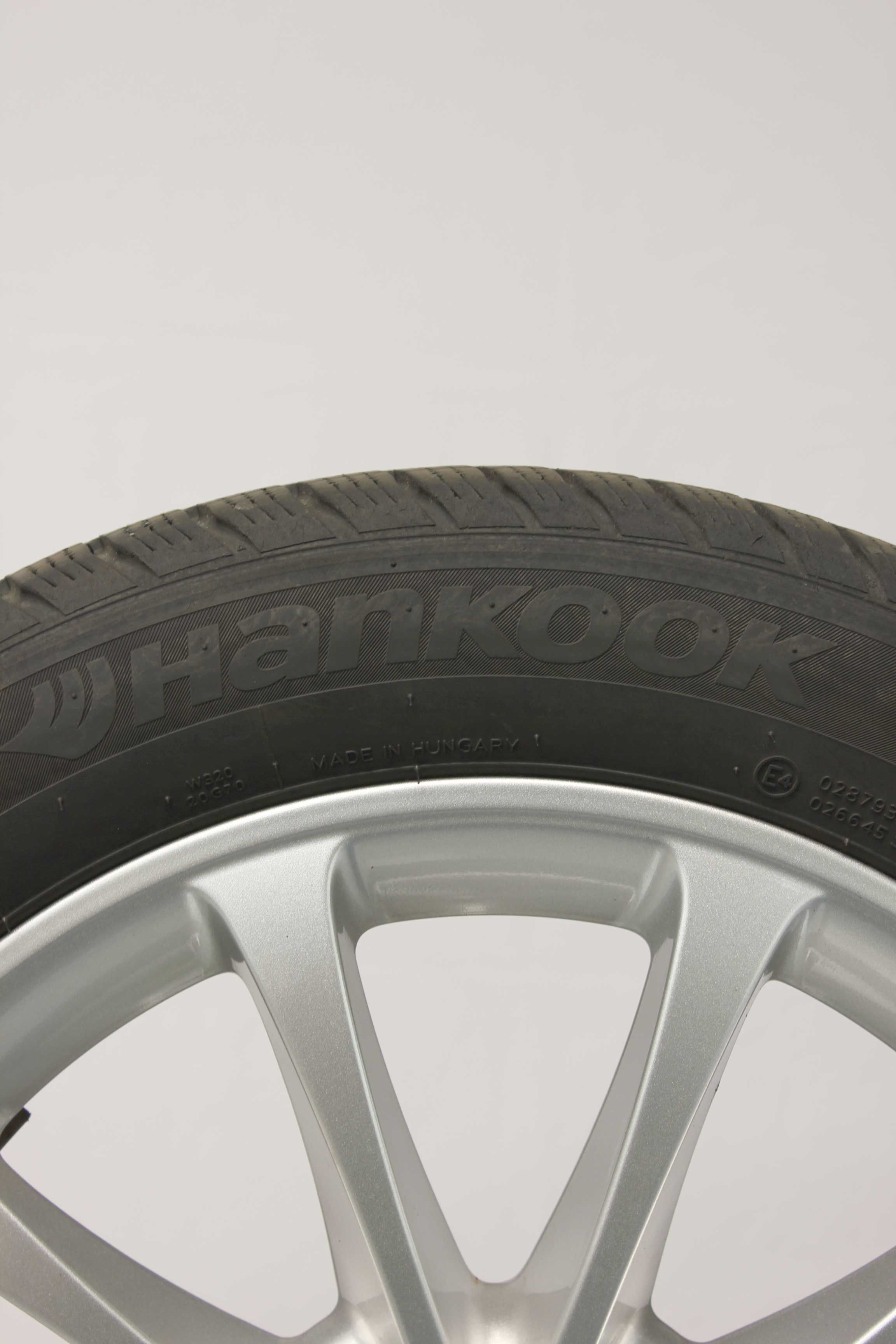 Winterkomplettradsatz-Mercedes-Benz-A-Klasse-A177-Alufelge-17Zoll-A1774010300-Winterreifen-Hankook-Winter-iceptevo2MO-205-55-R17-91H-2_(1)