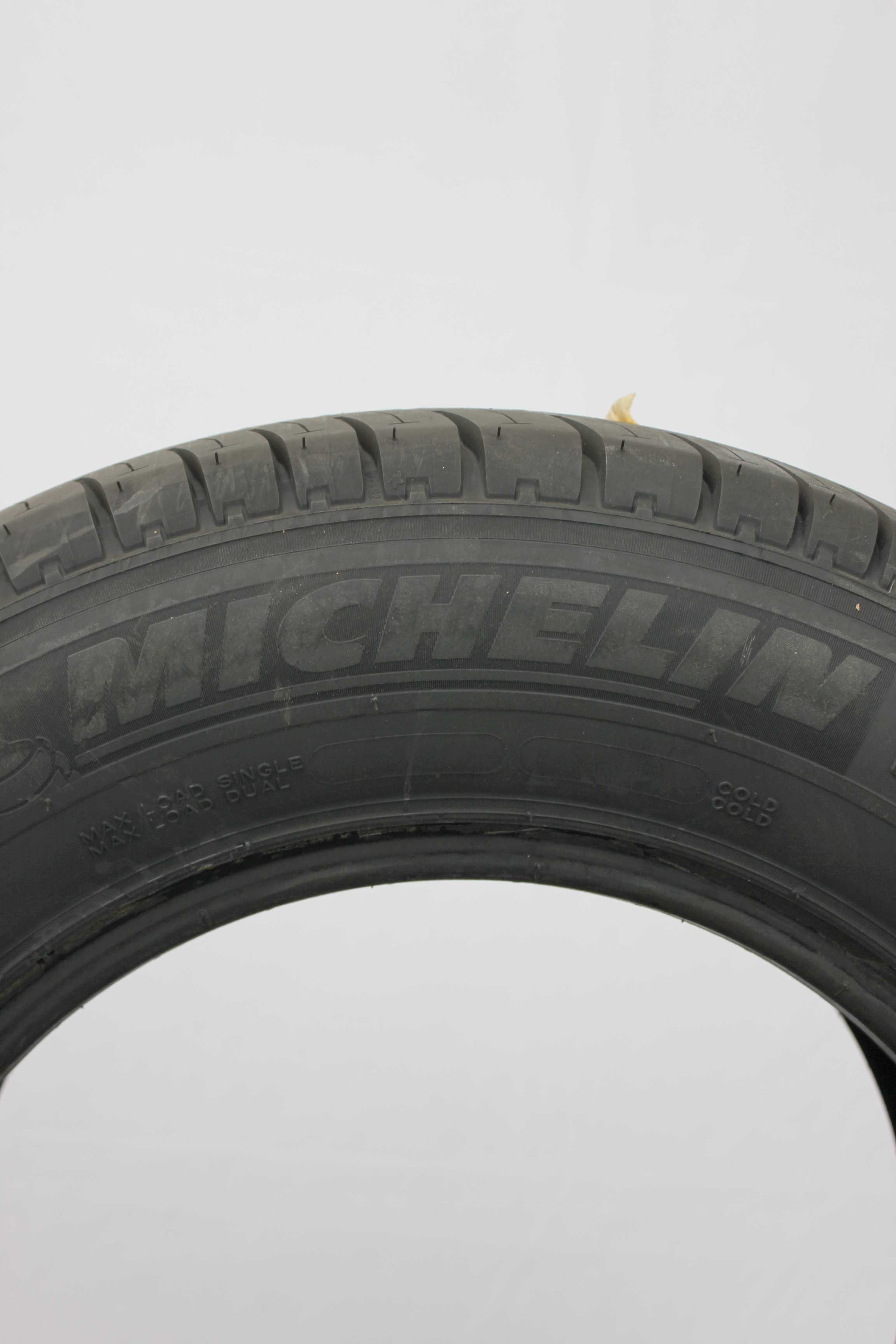 Sommerreifen-Michelin-Agilis+-235-65-R16C-115-113R-1