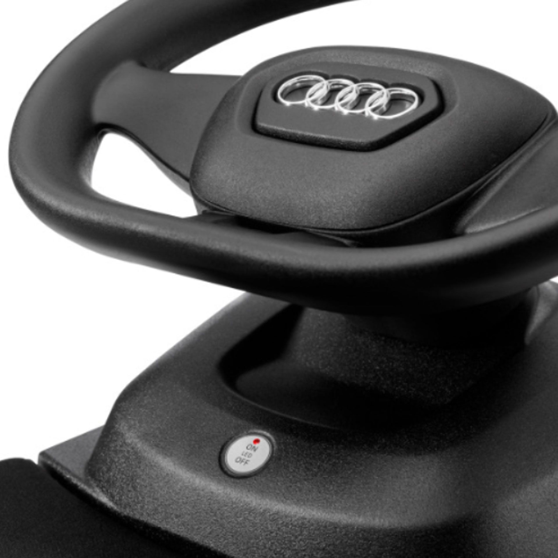 3201200120_audi_junior_quattro_rot_rosier_onlineshop2