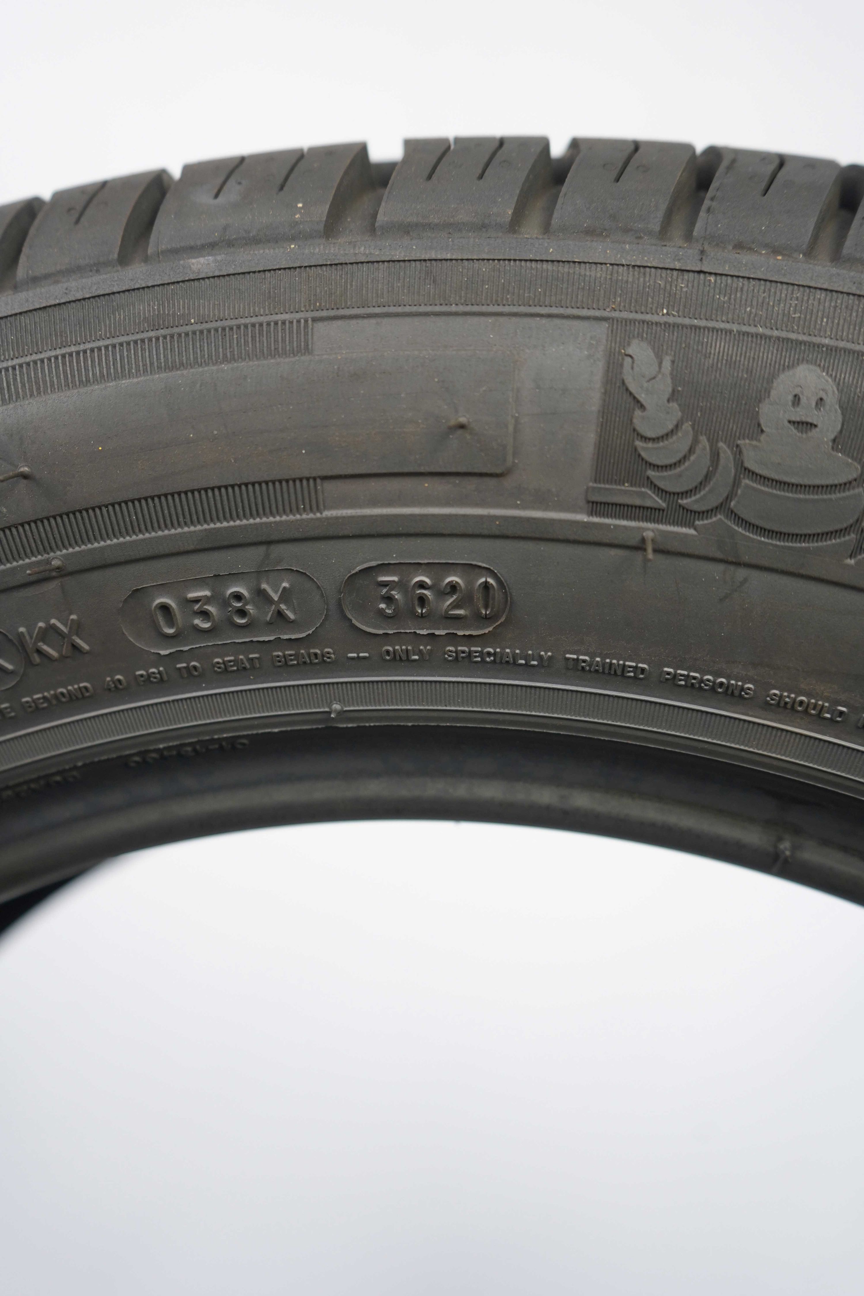 Sommerreifen-Michelin-Agilis-215-60-R17C-104-102H-4