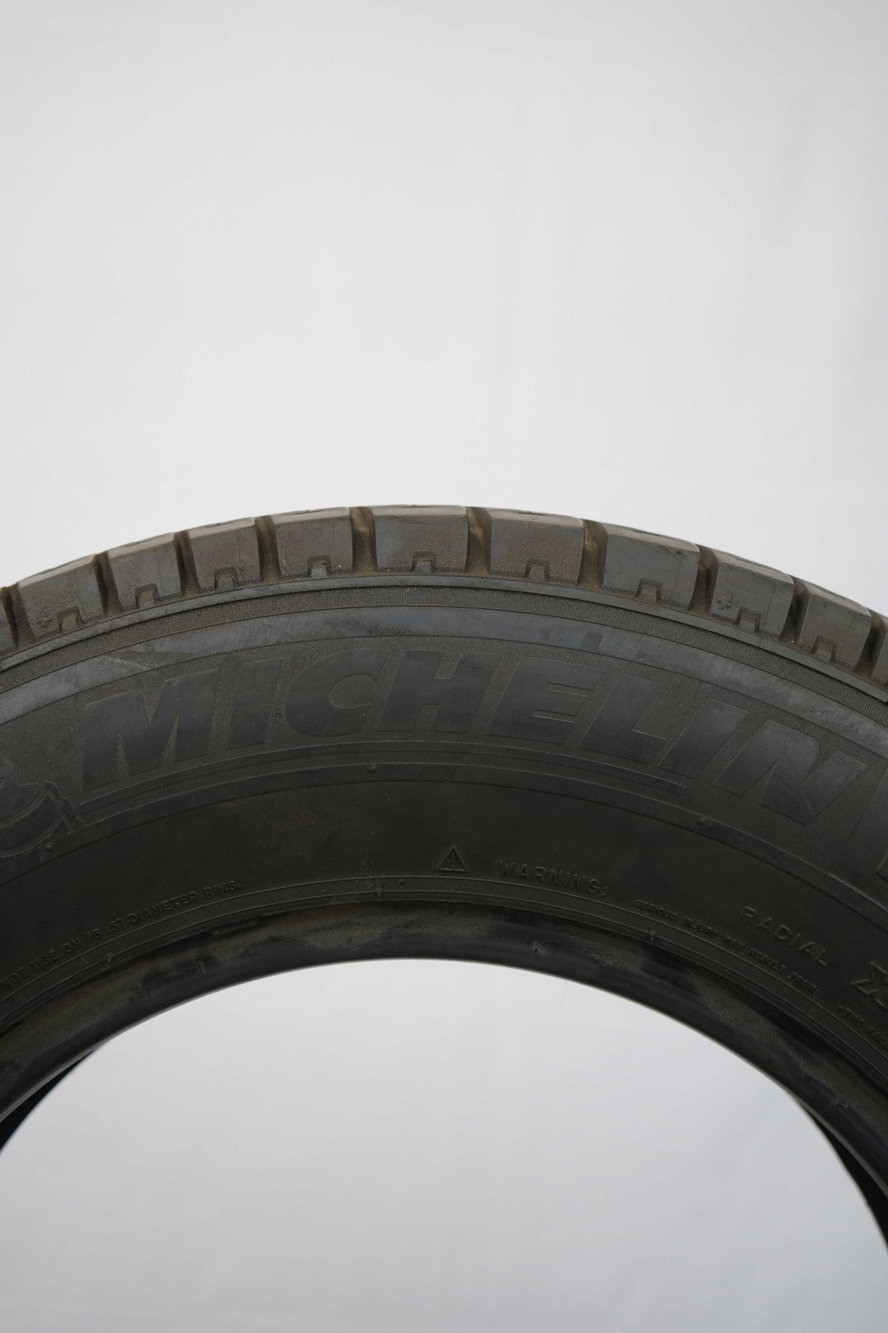 Sommerreifen-Michelin-Agilis-205-75-R16C-110-108R-1_(1)