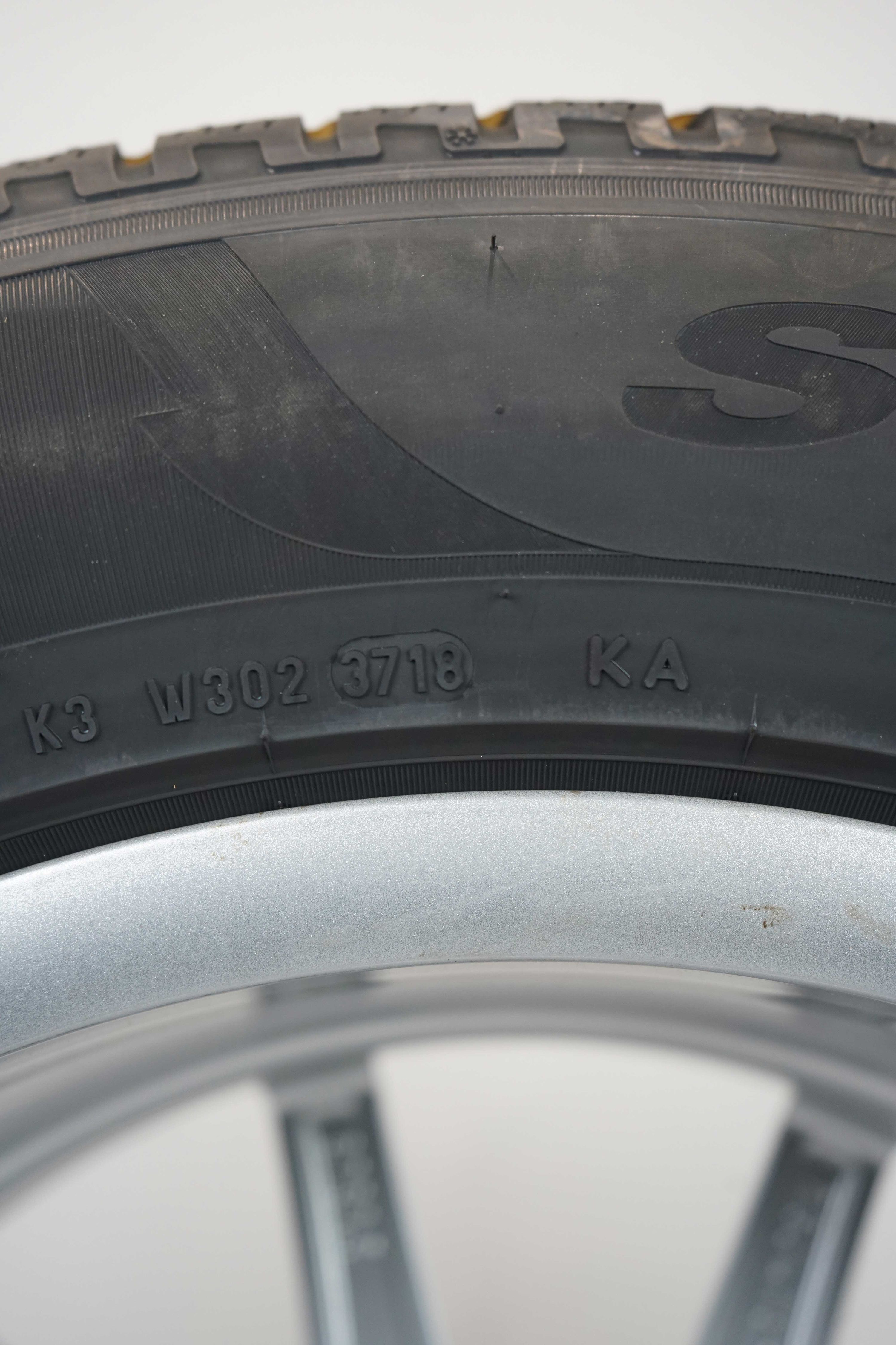 Winterkomplettradsatz-Mercedes-Benz-GLE-A167-Winterreifen-Pirelli-ScorpionWinter-235-60-R18-103H-8