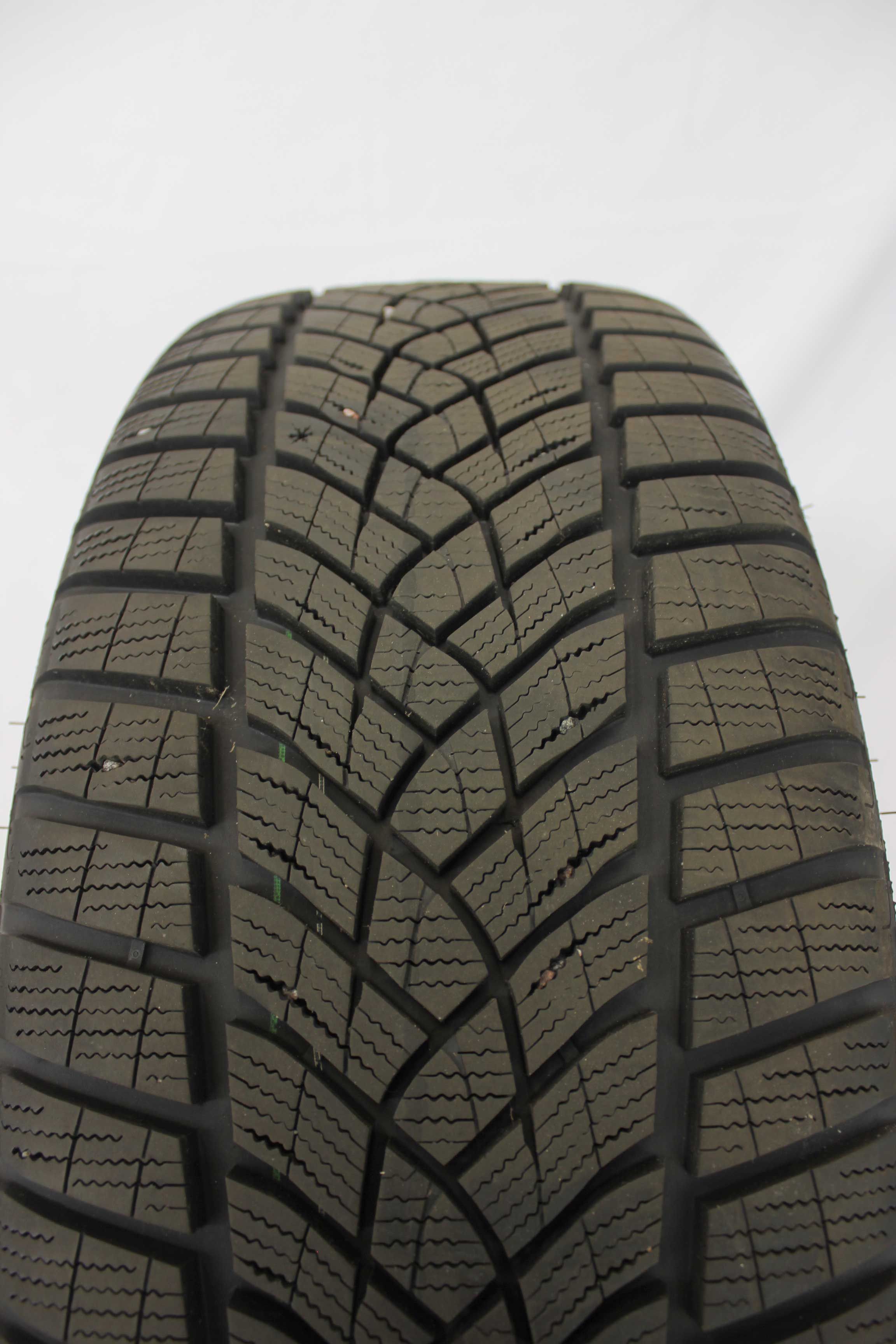 Winterkomplettradsatz-Mercedes-Benz-V-Klasse-A447-Alufelge-19Zoll-A4474015100-Winterreifen-Goodyear-UltraGrip-Performance-245-45-R19-102V-XL-28 Winterkomplettradsatz-Mercedes-Benz-V-Klasse-A447-Alufelge-19Zoll-A4474015100-Winterreifen-Goodyear-UltraGrip-Performance-245-45-R19-102V-XL-28