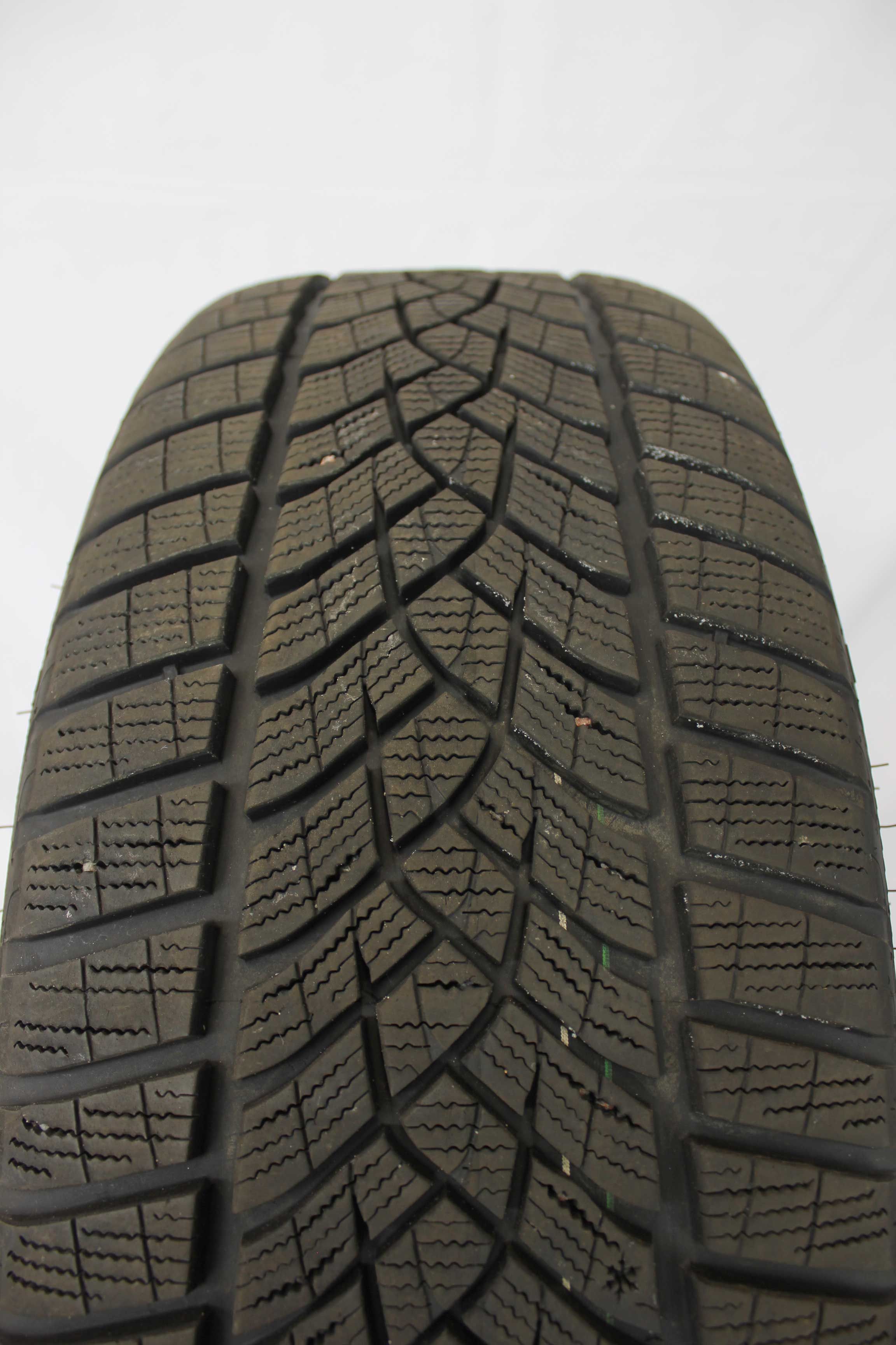 Winterkomplettradsatz-Mercedes-Benz-V-Klasse-A447-Alufelge-19Zoll-A4474015100-Winterreifen-Goodyear-UltraGrip-Performance-245-45-R19-102V-XL-16 Winterkomplettradsatz-Mercedes-Benz-V-Klasse-A447-Alufelge-19Zoll-A4474015100-Winterreifen-Goodyear-UltraGrip-Performance-245-45-R19-102V-XL-16