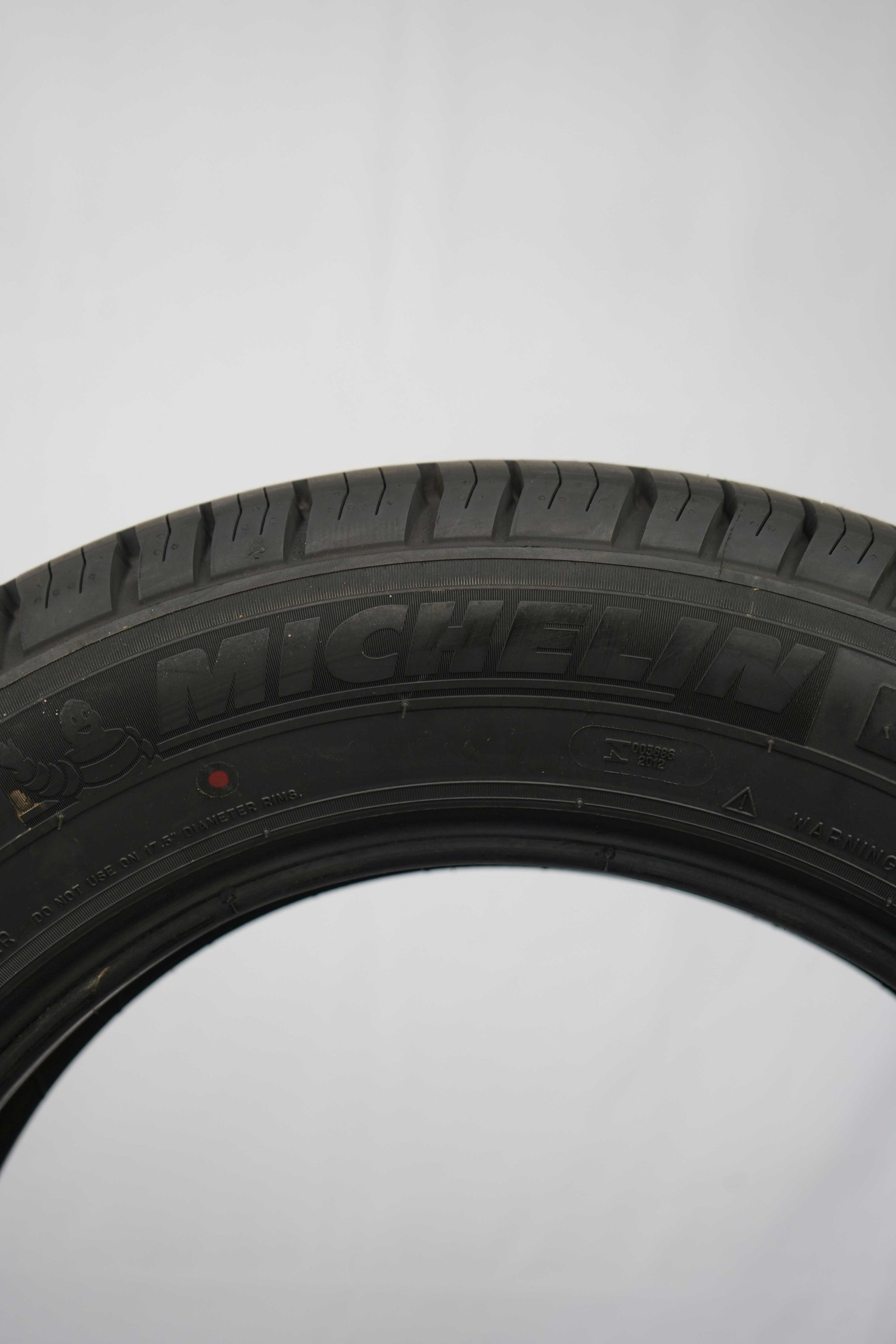 Sommerreifen-Michelin-Agilis-215-60-R17C-104-102H-1_(6)